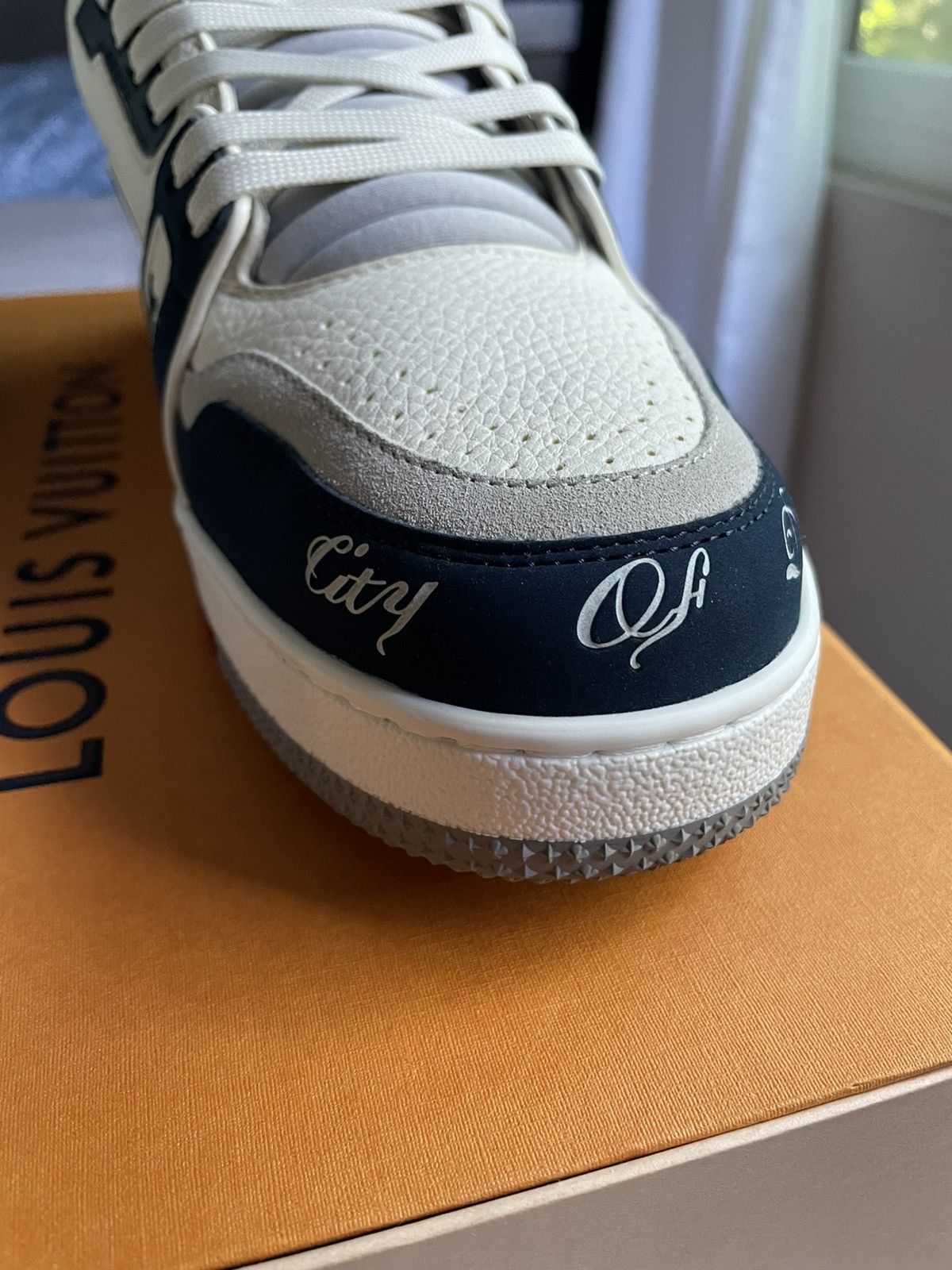 Louis Vuitton Louis Vuitton New York City Of Dreams Trainer Sneaker Size US 10.5 / EU 43-44 - 6 Thumbnail