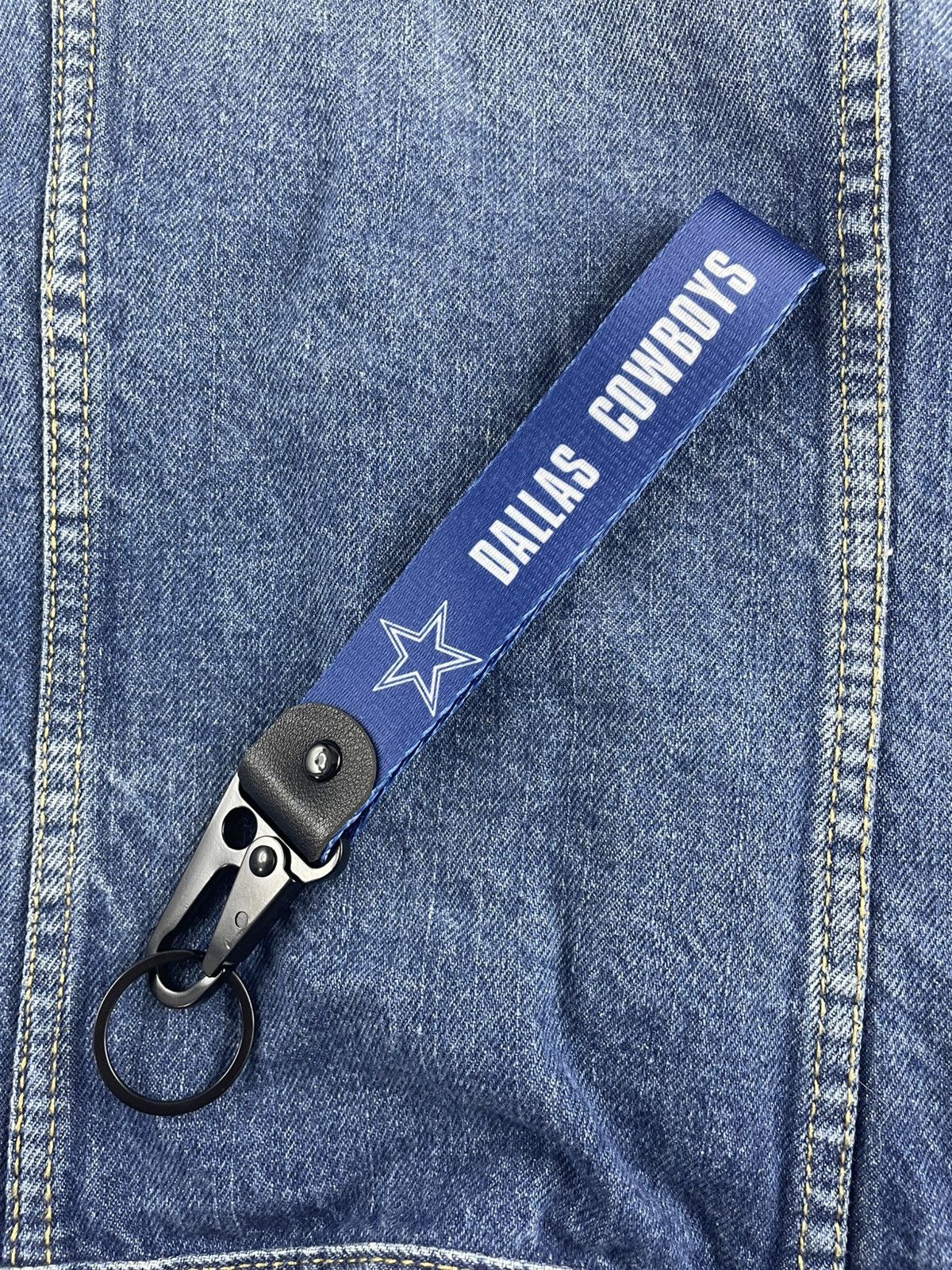 Other Dallas Cowboys Keychain Size ONE SIZE - 1 Thumbnail