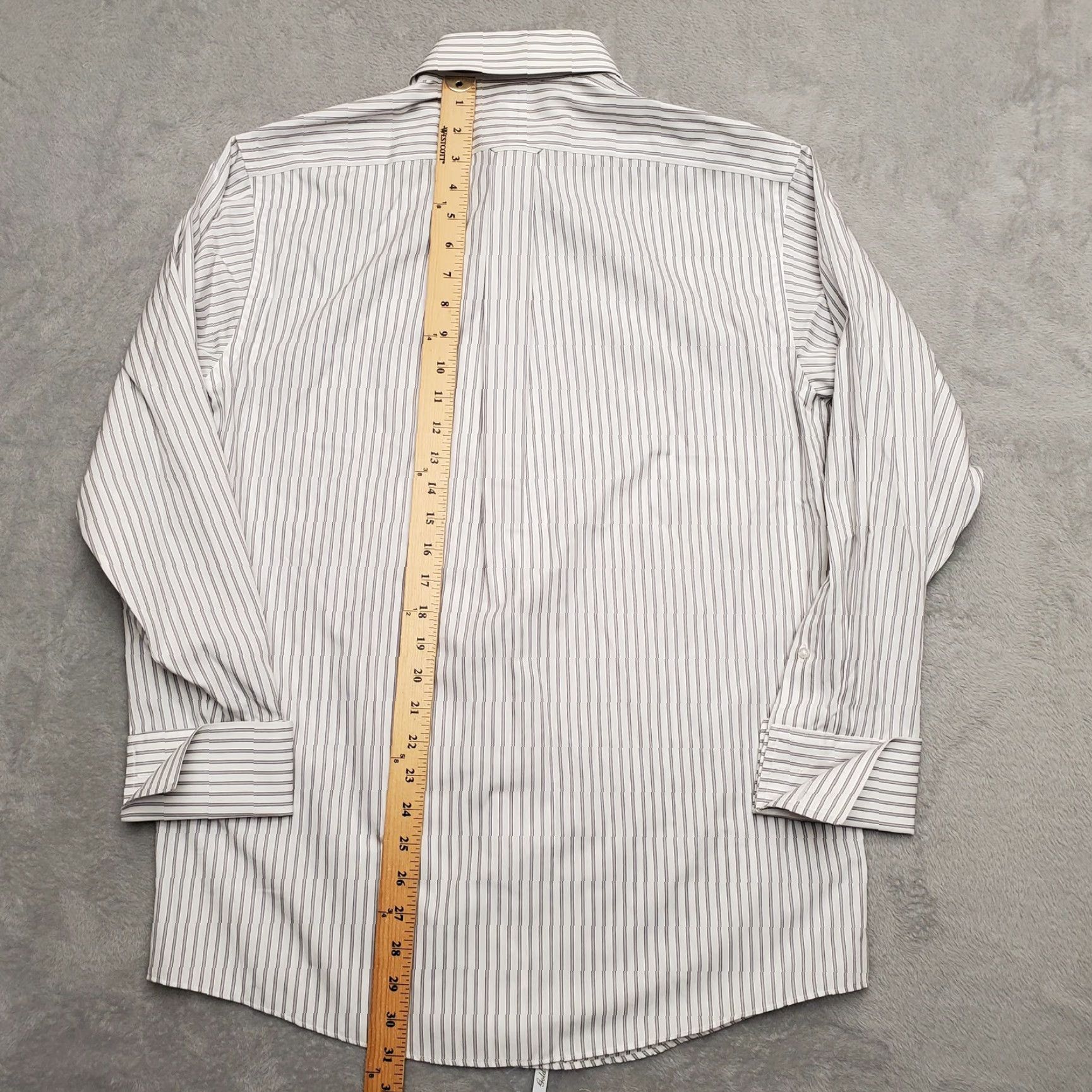 Roundtree & Yorke Gold Label Shirt Mens 15.5 32 Gray Striped Fitted Non Iron Cotton Poplin EZ Wash Shirt Mens Casual Business 90s? Size US L / EU 52-54 / 3 - 7 Thumbnail
