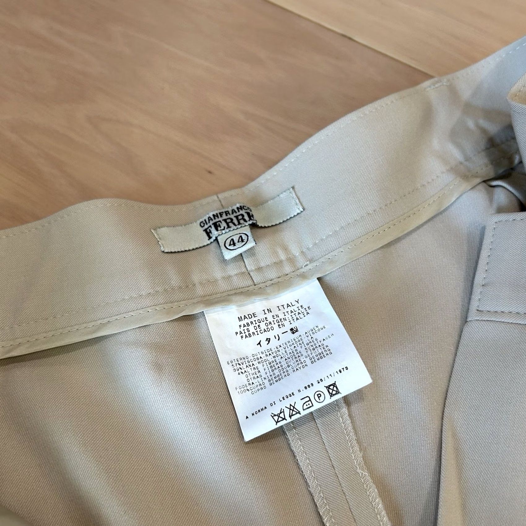 Gianfranco Ferre Gianfranco Ferre Wide Leg Trousers Wool Blend Beige Women 44 Pockets Logo Zip Button Relaxed High Rise Dress Pants Vintage No Size 30" / US 8 / IT 44 - 6 Thumbnail