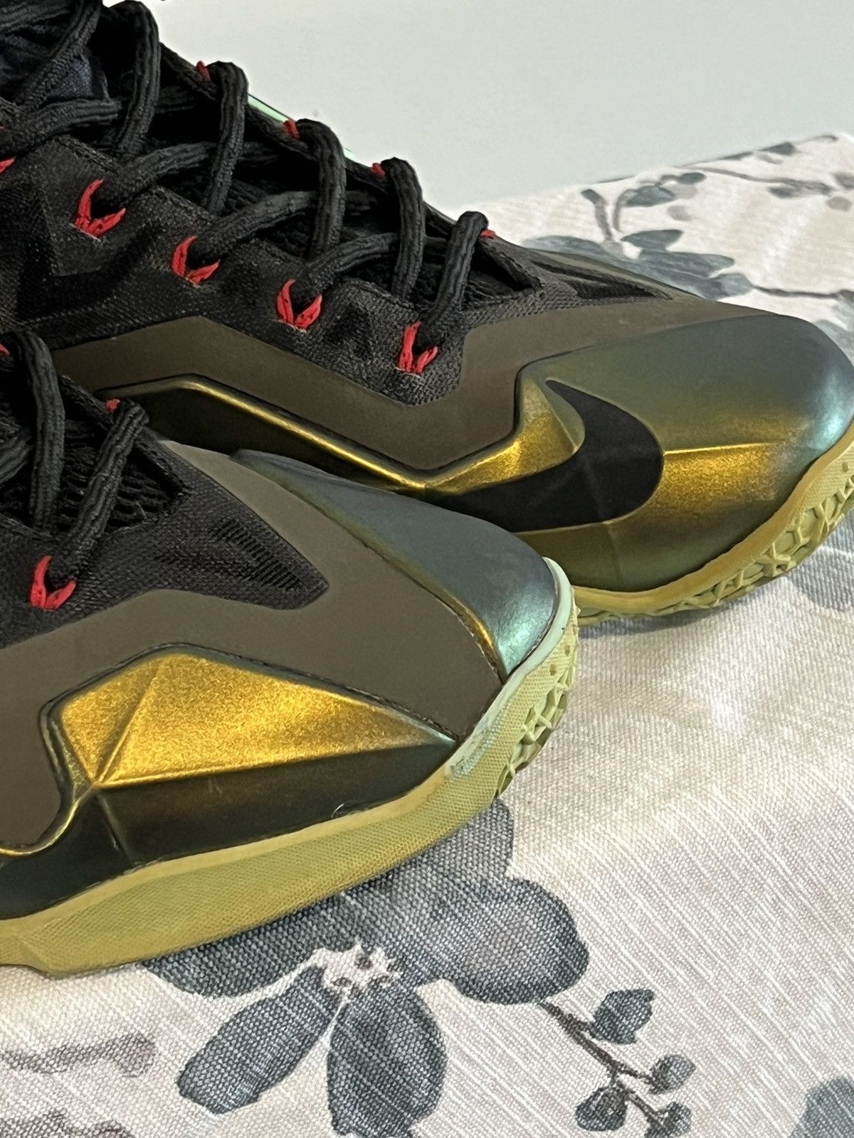 Nike Nike Lebron James 11 King’s Pride Size US 9.5 / EU 42-43 - 11 Thumbnail