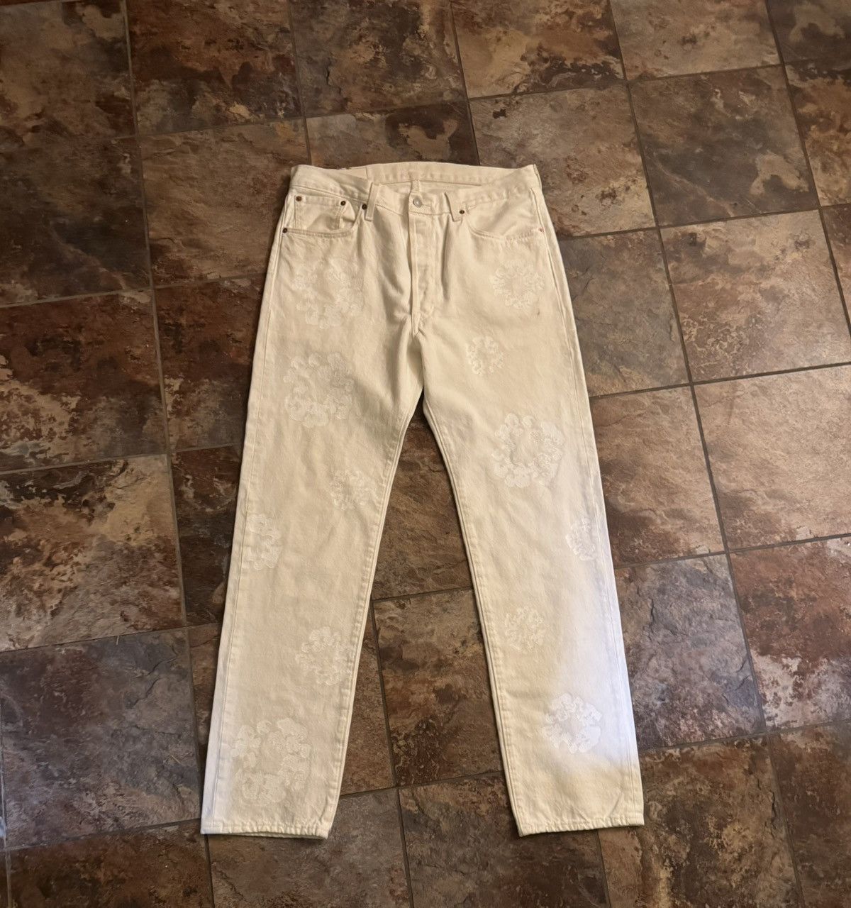 DENIM TEARS Denim Tears Mono Cotton Wreath Jeans White Size US 36 / EU 52 - 1 Thumbnail