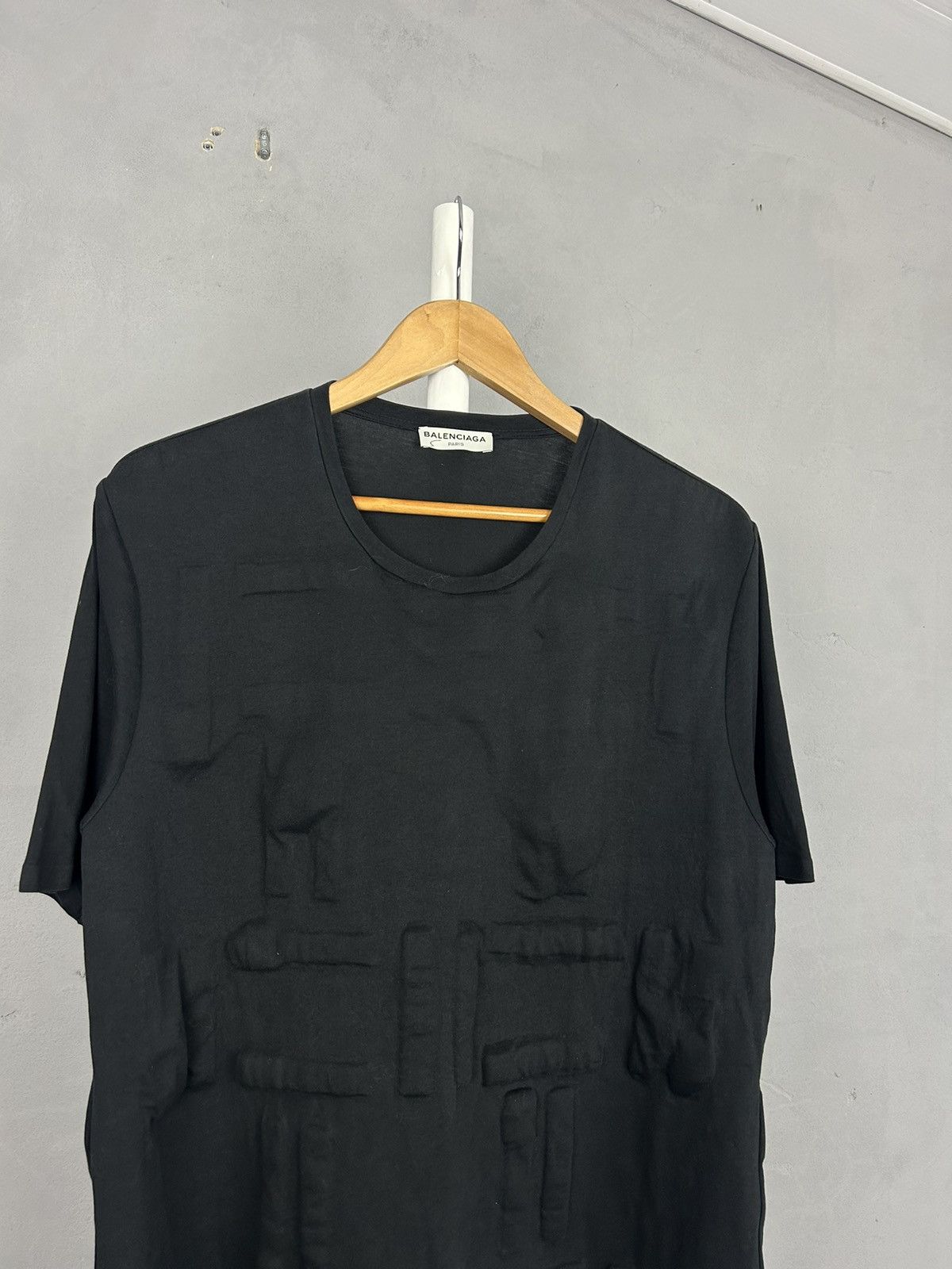 Balenciaga Balenciaga SS2014 Architecture Embossed Black T-Shirt Size L Size US L / EU 52-54 / 3 - 3 Thumbnail