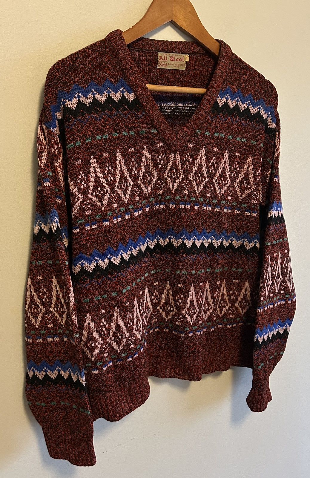 Vintage VTG Dylan Rego Burgandy Red Aztec All Wool Women’s Sweater Size M / US 6-8 / IT 42-44 - 2 Thumbnail