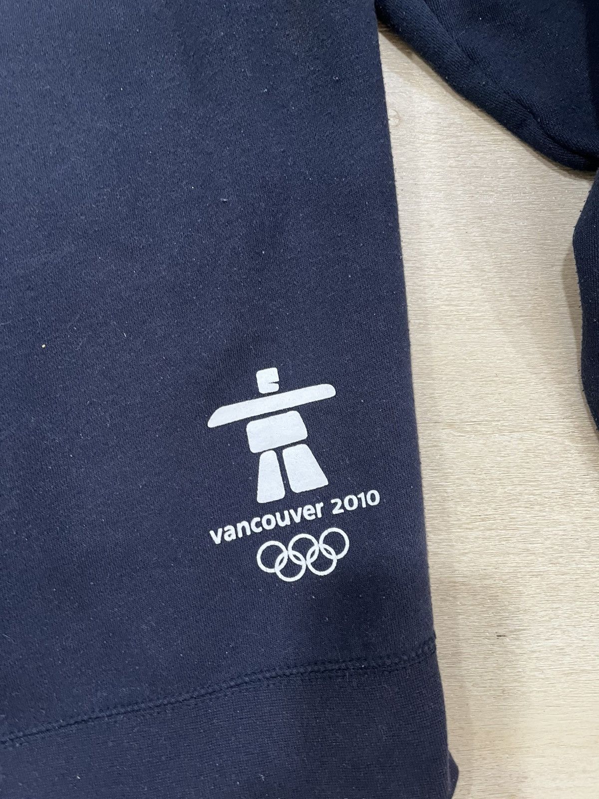 Vintage Vintage Olympics Canada Vancouver 2010 Winter Games Hoodie Size US S / EU 44-46 / 1 - 5 Thumbnail