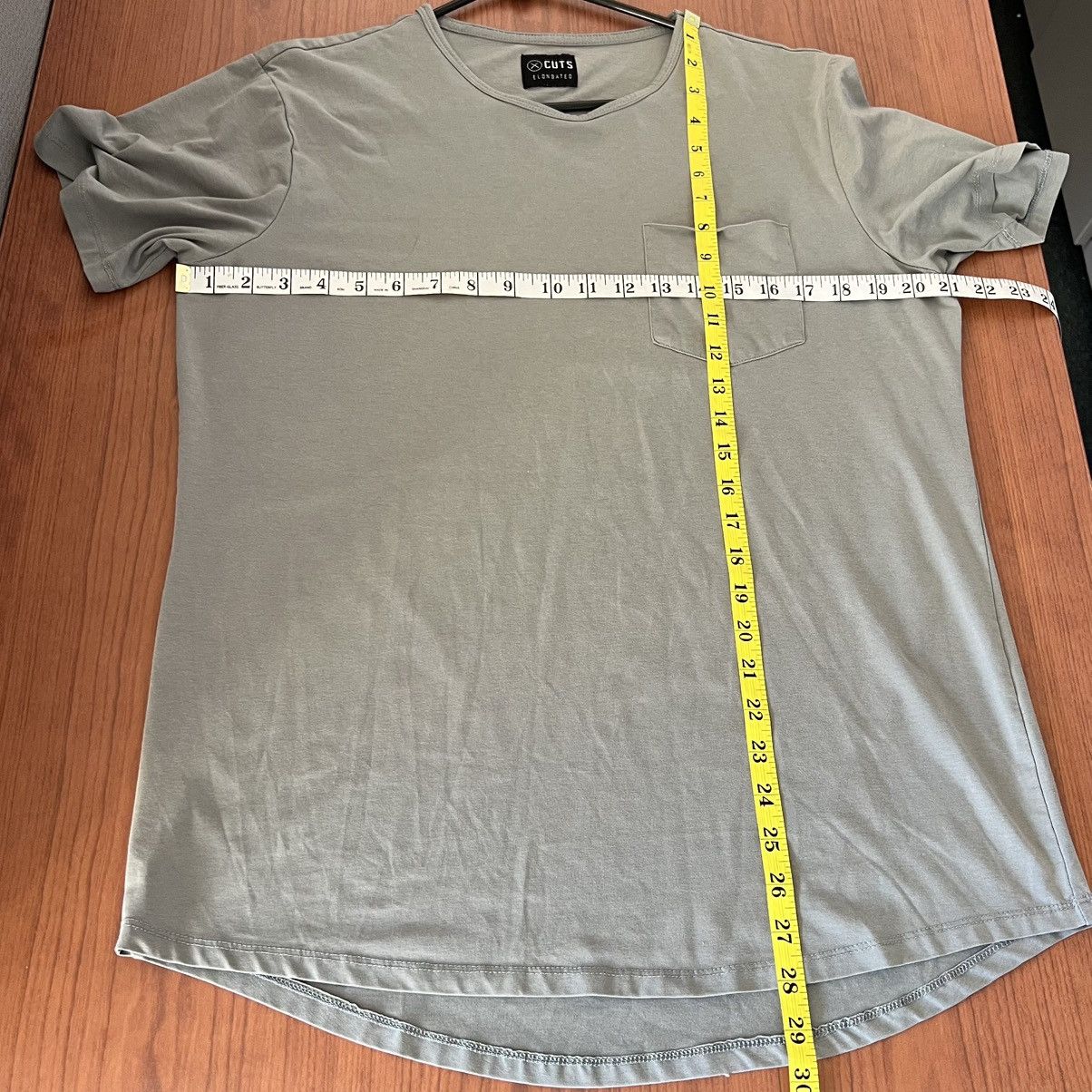 Cuts Cuts Elongated Hem T-Shirt Men’s Sz M Green Chest Pocket 42” Size US M / EU 48-50 / 2 - 7 Thumbnail