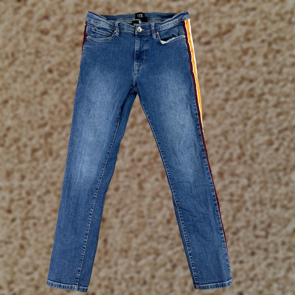 Bdg BDG Jeans Women 26 Blue Dark Wash Denim Flare Mid Rise 23x24 Cotton Blend 5-Pocket Zipper Distressed Stretch Jeans Mens Womens Boys Girls Size 26" / US 2 / IT 38 - 1 Thumbnail