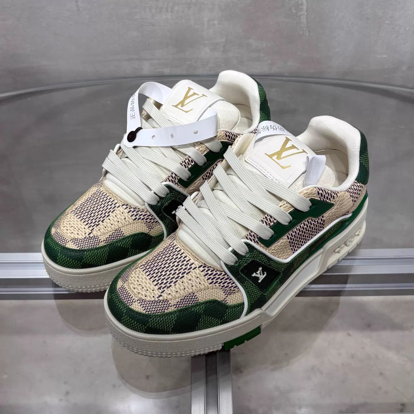 Louis Vuitton LV Trainer White Green Checkerboard UK1.5 (35.5) Size US 4 / IT 34 - 2 Thumbnail