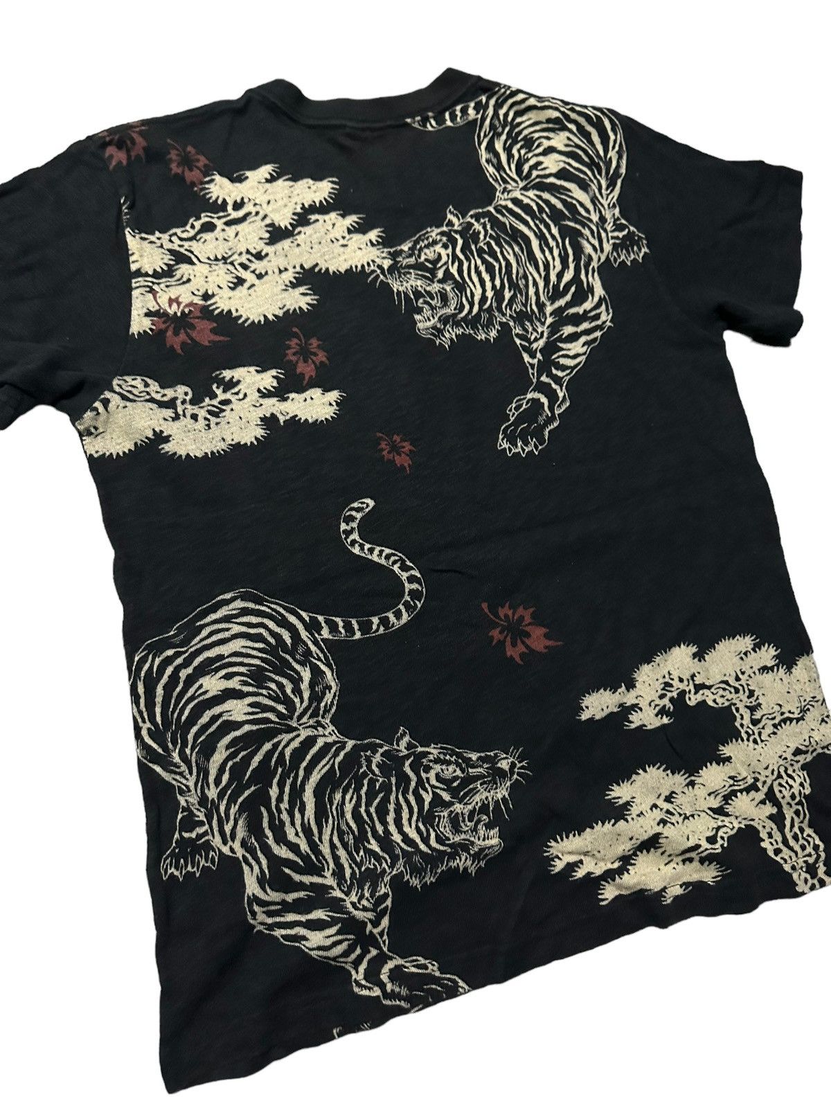Japanese Brand sukajan tiger fight overprint tee Size US L / EU 52-54 / 3 - 7 Thumbnail
