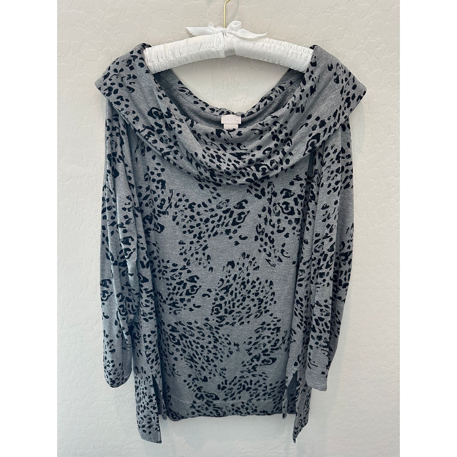 Chicos CHICOS Gray Cheetah Print Soft Lounge Cowl Neck Pullover Size XL / US 12-14 / IT 48-50 - 1 Thumbnail