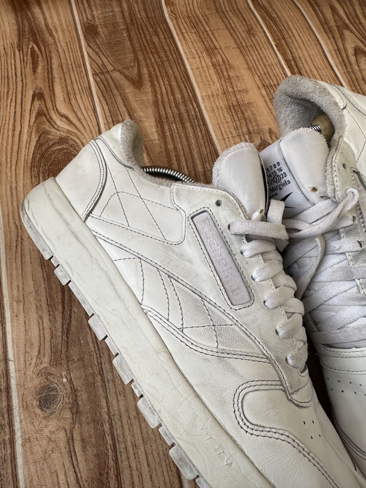 Maison Margiela × Reebok Reebok x Maison Margiela Classic Leather Tabi Sneakers Size US 9.5 / EU 42-43 - 6 Thumbnail