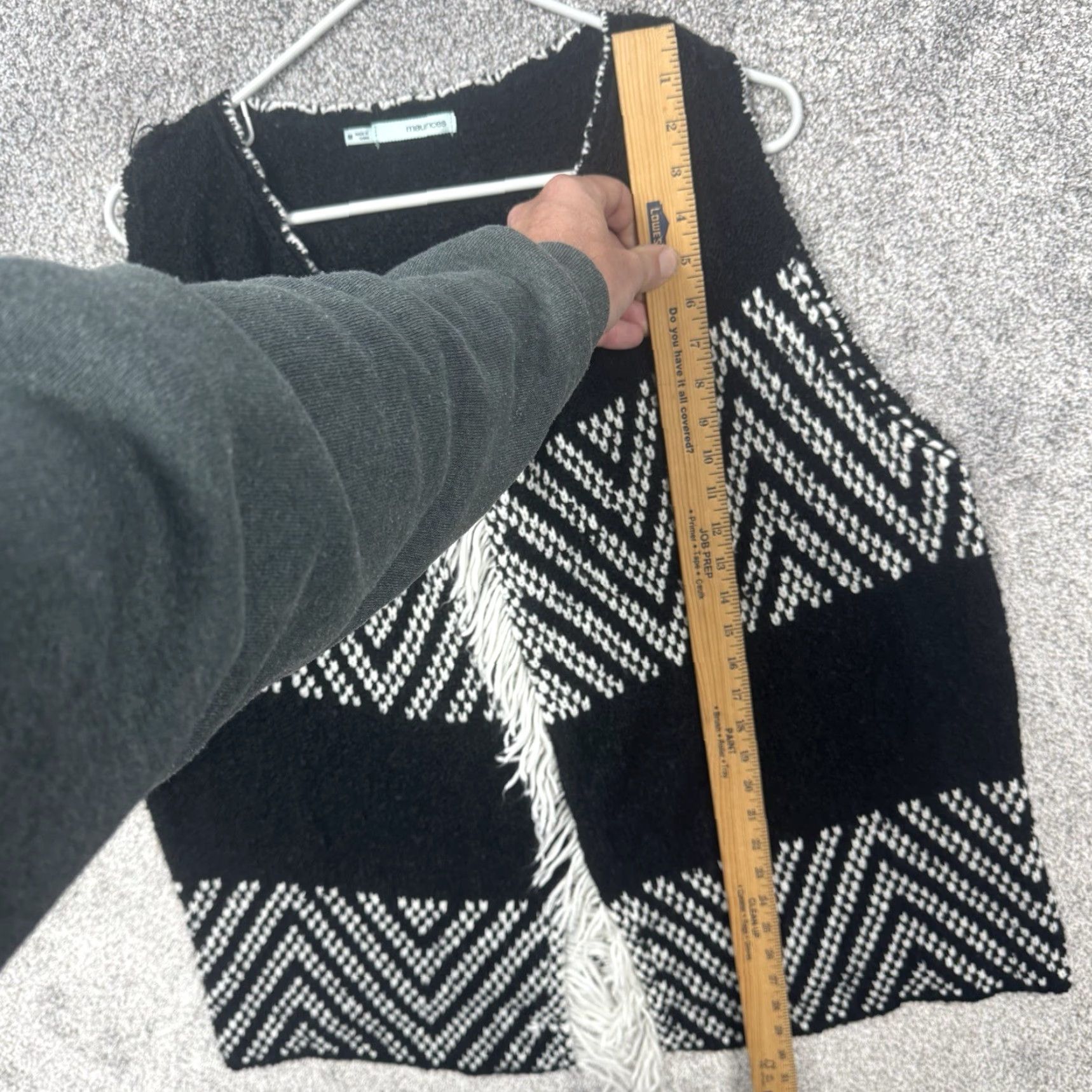 Vintage Maurices Sweater Vest M Chevron Fringe Retro 70s Boho Hippie Festival Cowgirl/Vest/Bohemian Womens M Black Knit Sleeveless V-Neck Fringe Open Size M / US 6-8 / IT 42-44 - 2 Thumbnail