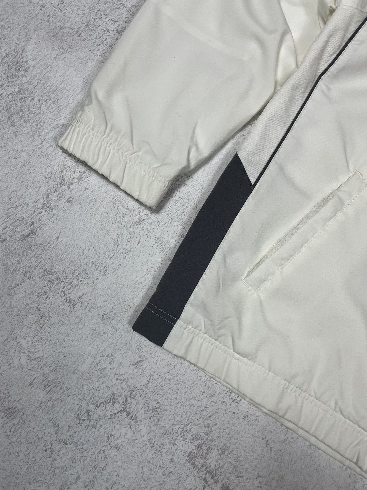 Vintage Nike Vintage Light Jacket Zip Small Swoosh L Size US L / EU 52-54 / 3 - 2 Thumbnail