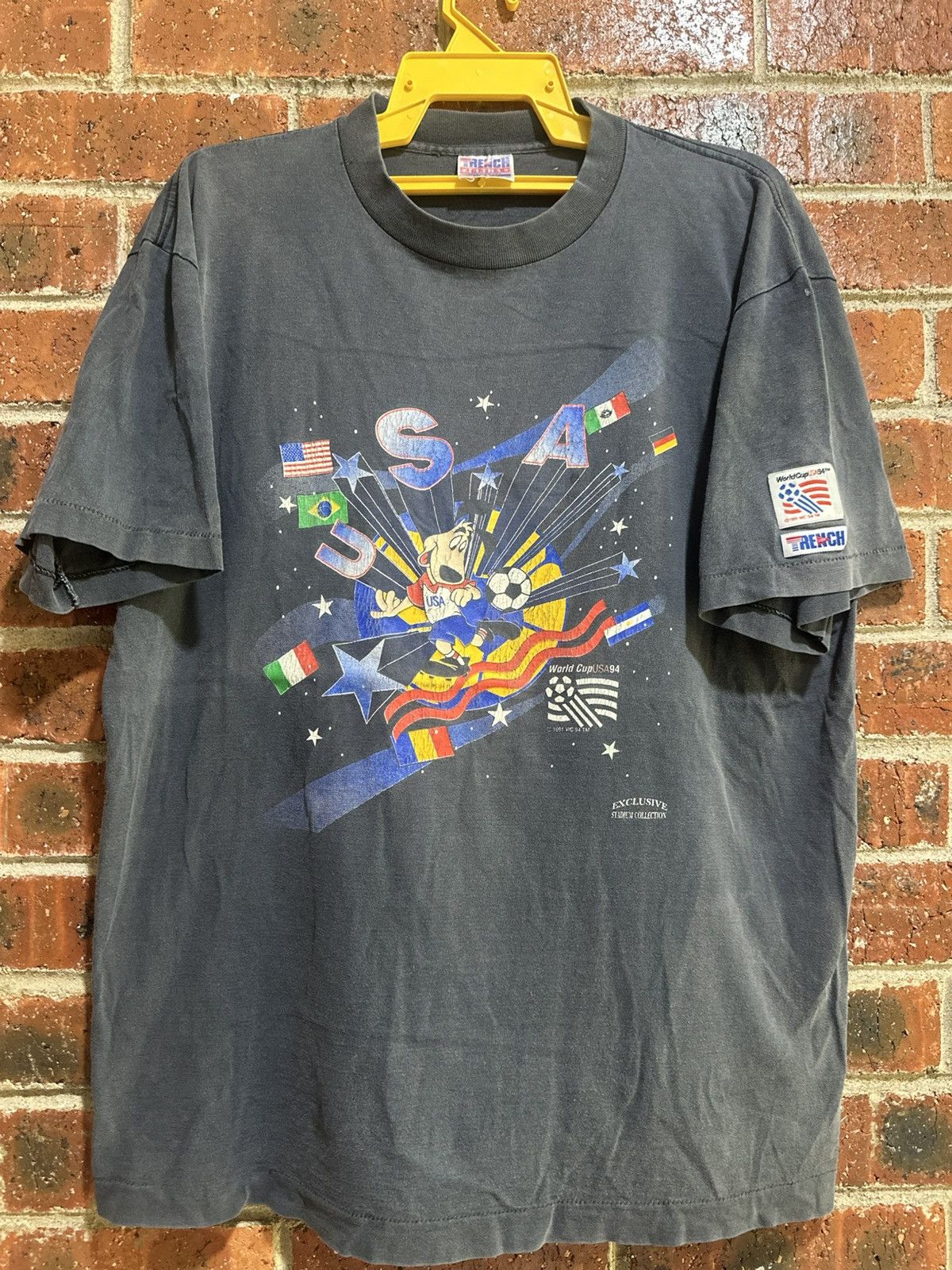 American Trench Thrashed Vintage 90s America World Cup Faded Tee Size US XL / EU 56 / 4 - 1 Thumbnail