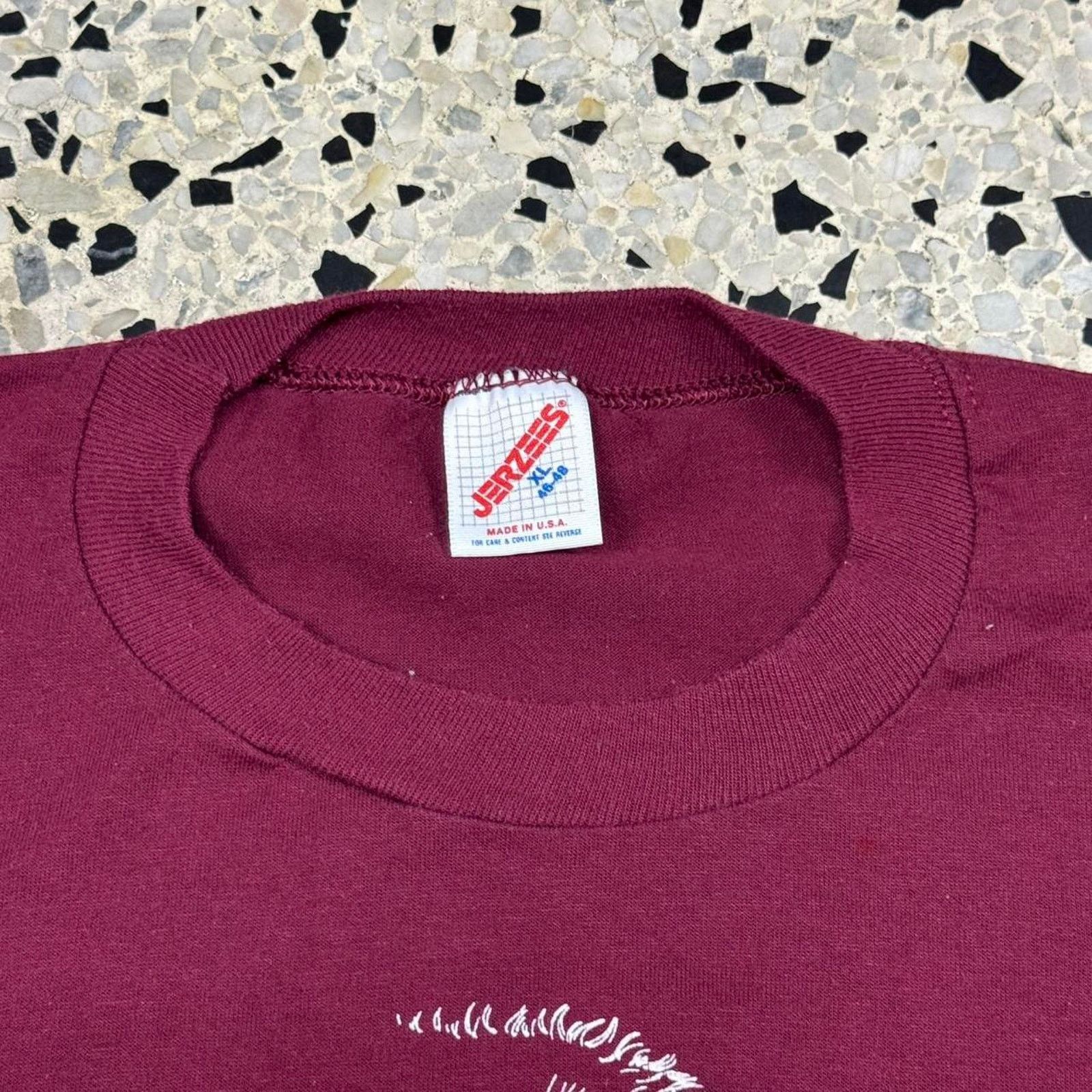 Jerzees × Vintage VINTAGE 90S SINGLE STITCH NORTH DAKOTA WOLF SOUVENIR TEE: Size US XL / EU 56 / 4 - 3 Thumbnail