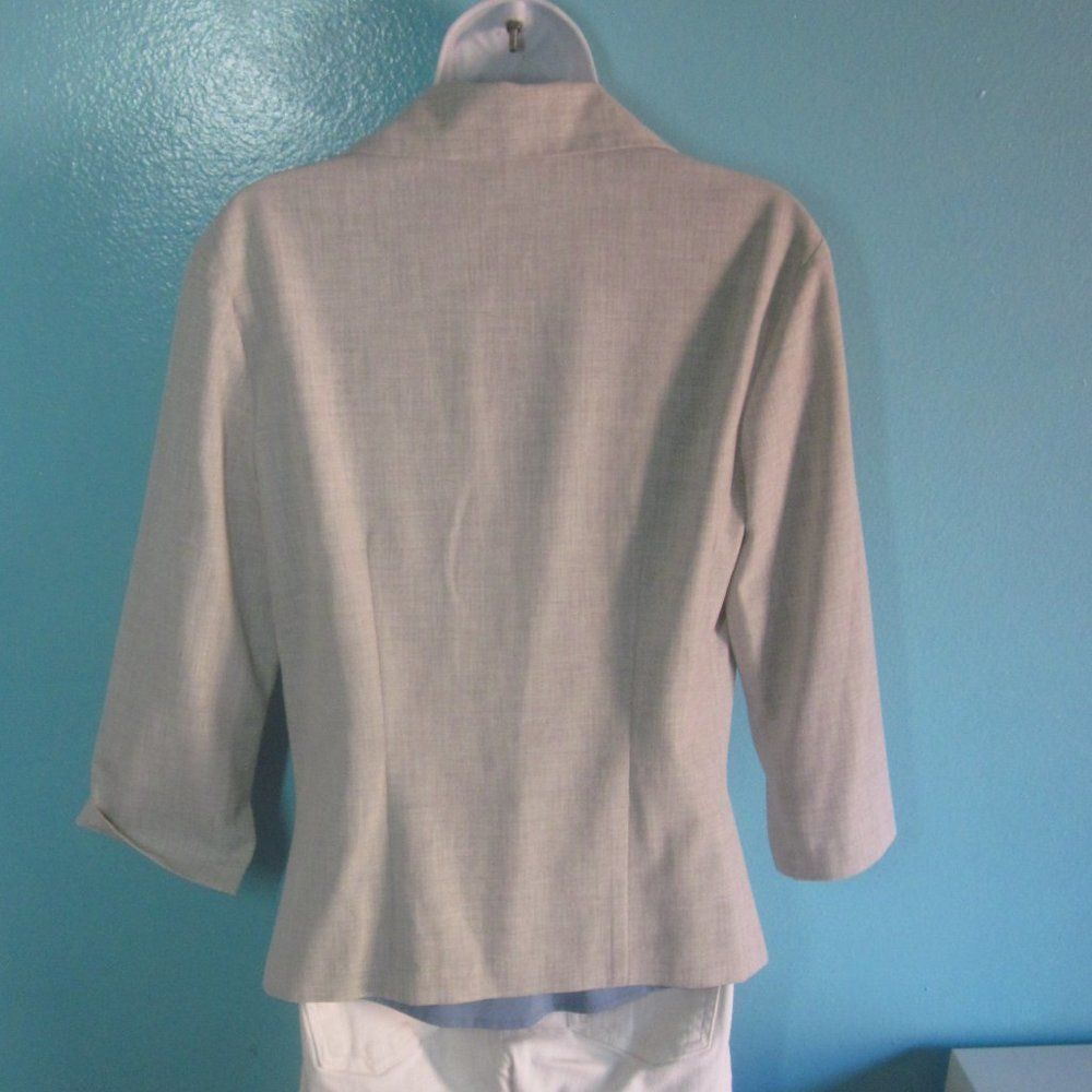 Trina Turk Trina Turk Light Weight Cropped Gray Jacket Size M Button Fr Size M / US 6-8 / IT 42-44 - 9 Thumbnail