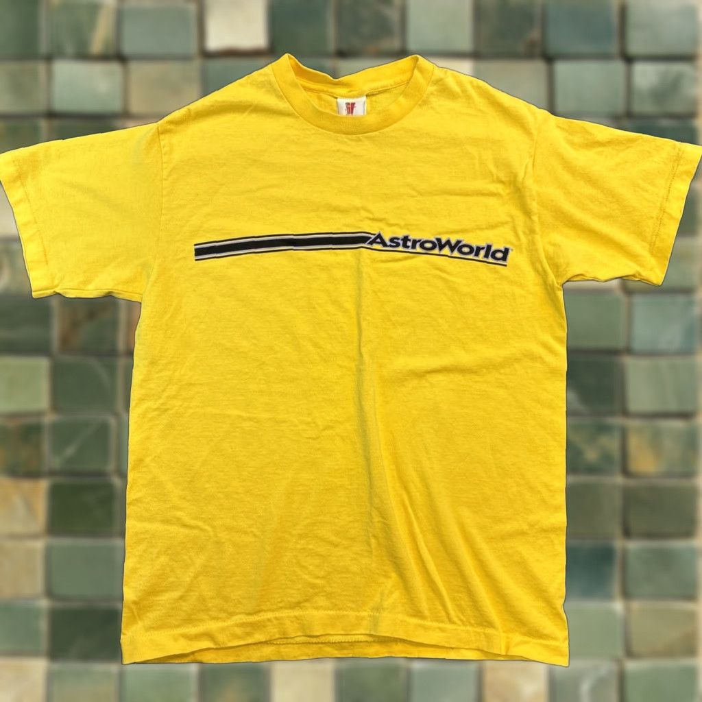 Vintage VTG Six Flags AstroWorld Looney Tunes Yellow Medium Men's T-Shirt 1990s Cotton Size US M / EU 48-50 / 2 - 1 Thumbnail