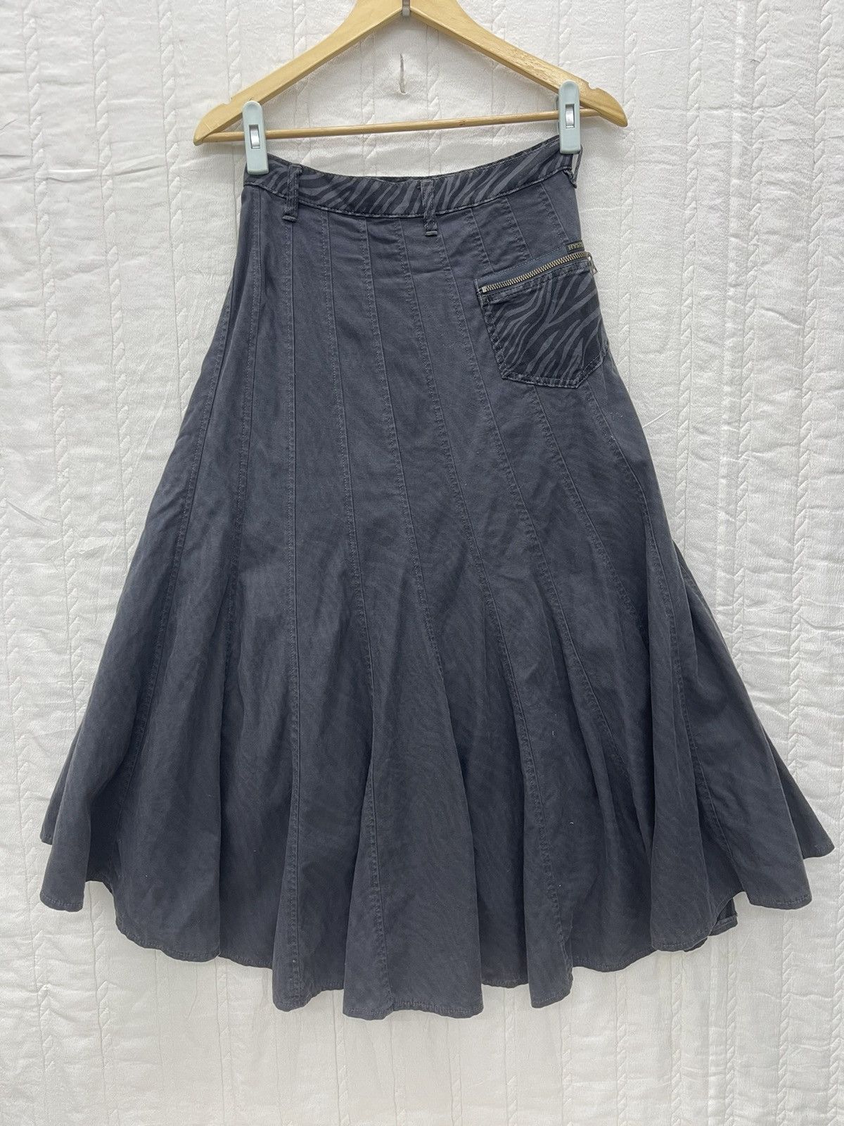 Hysteric Glamour ARCHIVE💥HYSTERIC GLAMOUR TIGER STRIPED MIDI SKIRT Size 26" / US 2 / IT 38 - 4 Thumbnail
