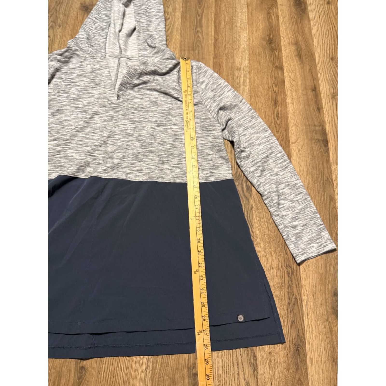 Vintage VINTAGE? (No) Livi Active Sweatshirt Women's 14/16 Gray White Blue Pullover Long Sleeve Activewear Casual Shirt? Size XL / US 12-14 / IT 48-50 - 7 Thumbnail