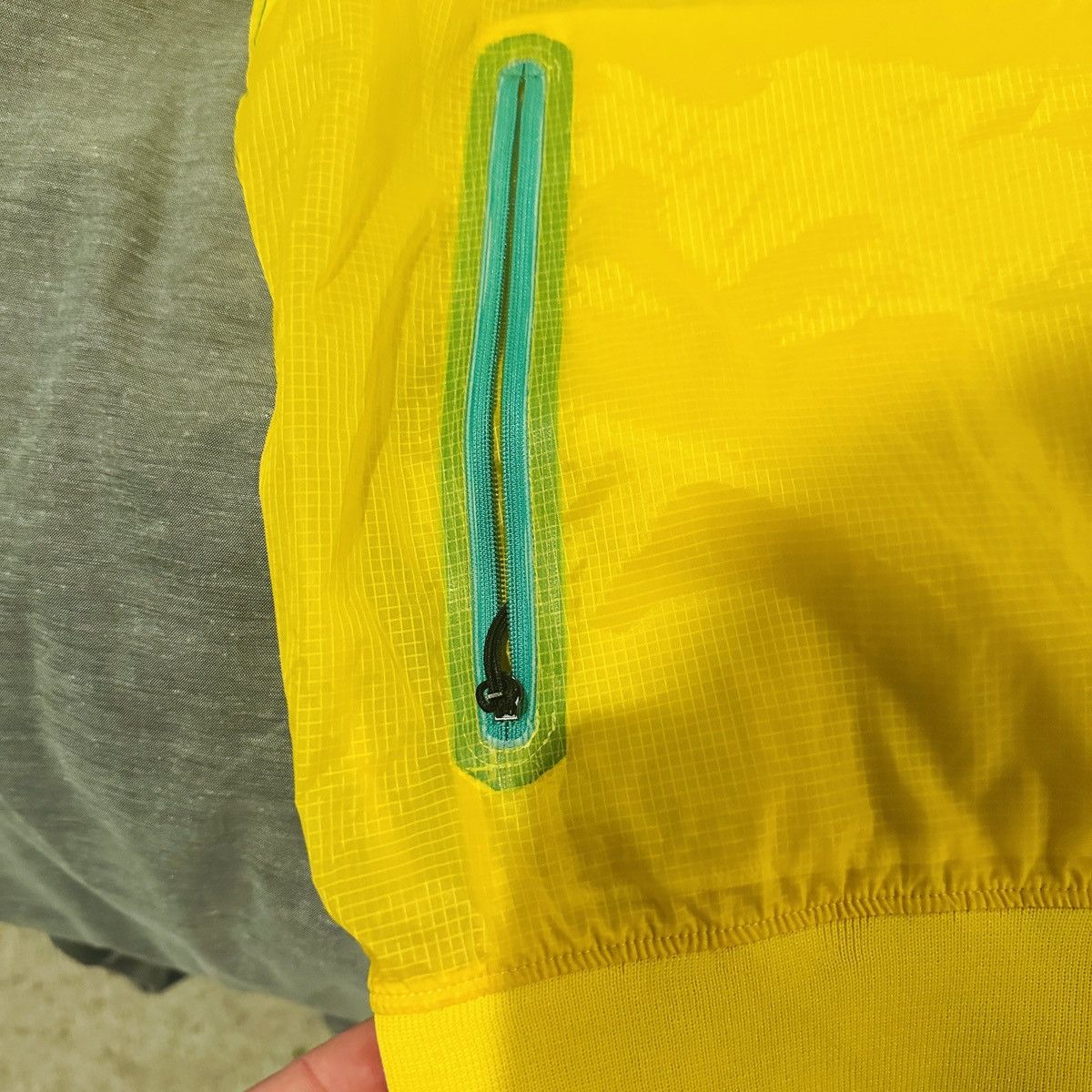 Nike Nike Windrunner Sportswear Jacket Yellow Aqua Blue 2009 Rare Size US M / EU 48-50 / 2 - 15 Thumbnail