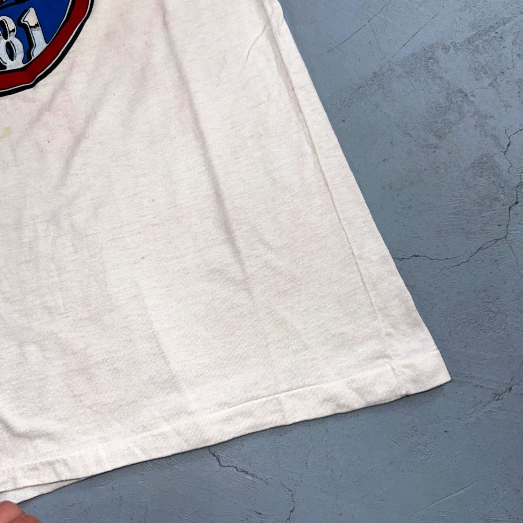 Vintage VINTAGE Bantams T-Shirt Man White 1981 Hot Rods VTG 80s V Neck Crew Neck Short Sleeve Graphic Cars Mens L Size US L / EU 52-54 / 3 - 3 Thumbnail