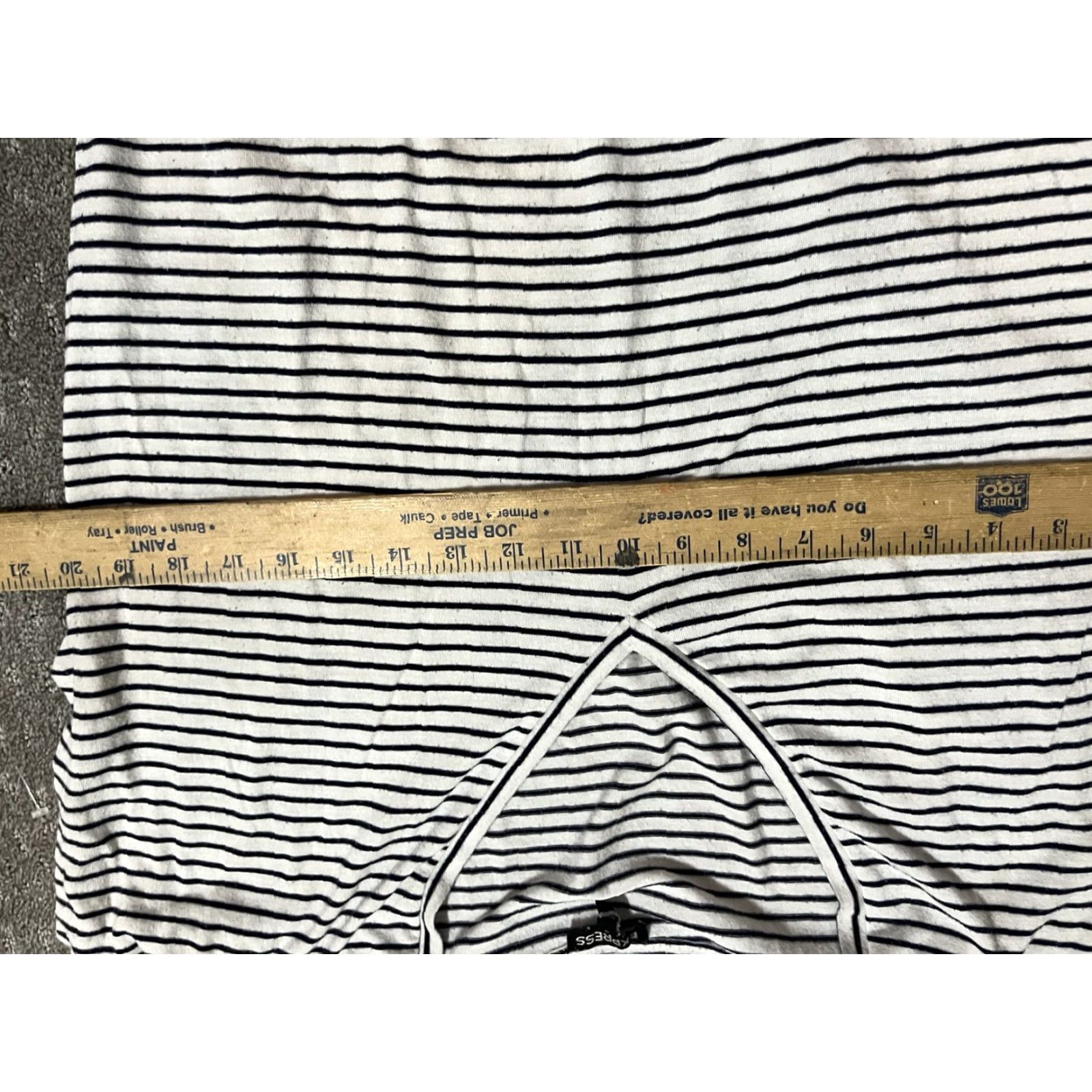 Express Express Shirt Women XS White Navy Striped Sleeveless V-Neck Casual T-Shirt Size XS / US 0-2 / IT 36-38 - 4 Thumbnail