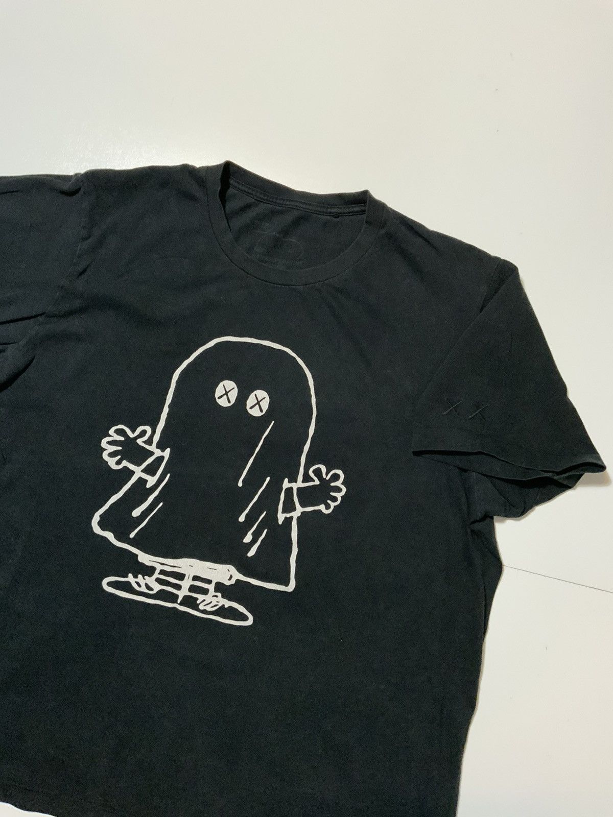 Kaws × Peanuts × Uniqlo Uniqlo UT X Kaws X Peanuts Ghost Black Crewneck S/S T-Shirt Size US L / EU 52-54 / 3 - 3 Thumbnail