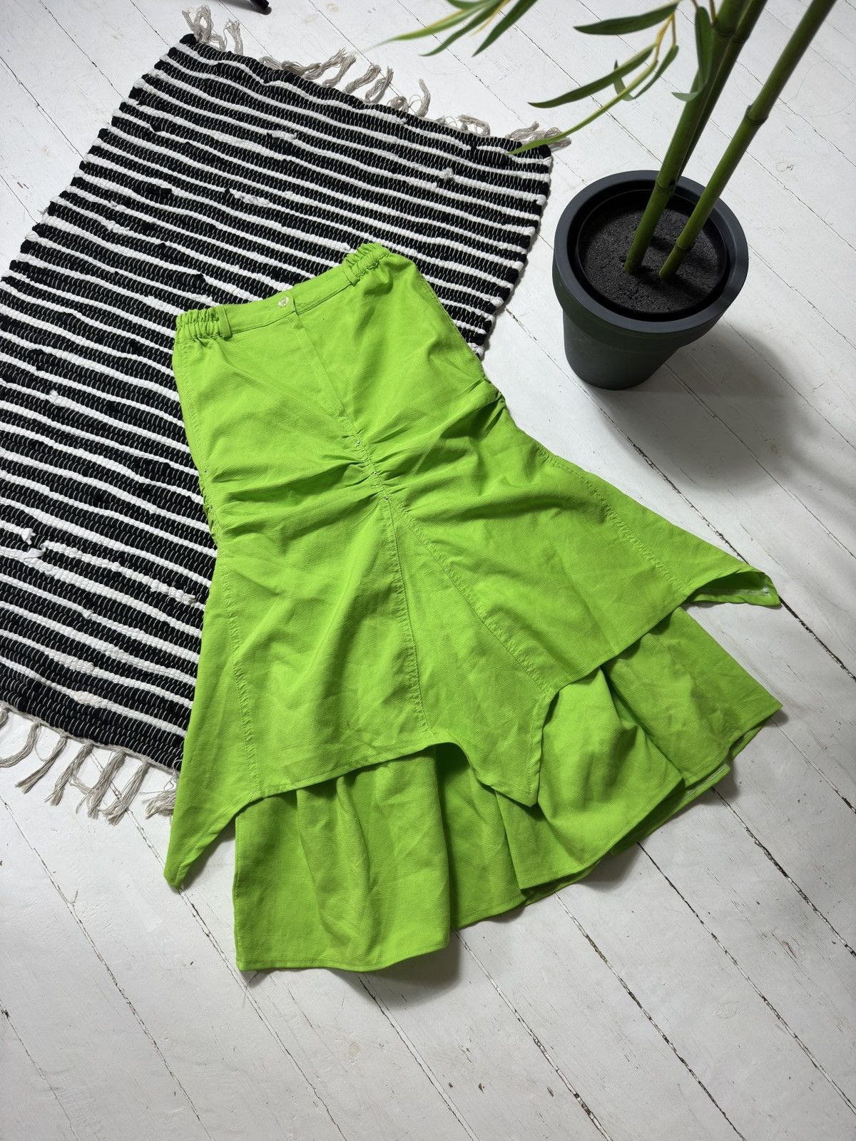 Other AVANT GARDE ASYMMETRICAL GREEN MIDI SKIRT Size 27" / US 4 / IT 40 - 8 Thumbnail