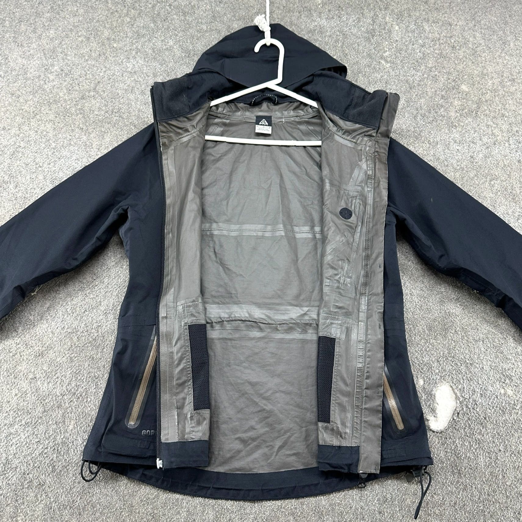 Nike Nike ACG Jacket Womens M Black Hooded Full Zip Goretex Rain Coat Ski Snow Size M / US 6-8 / IT 42-44 - 2 Thumbnail