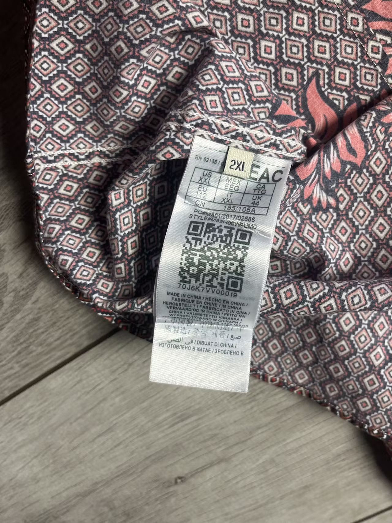 Guess Guess Los Angeles shirt short sleeve size L-XL fact Size US L / EU 52-54 / 3 - 4 Thumbnail