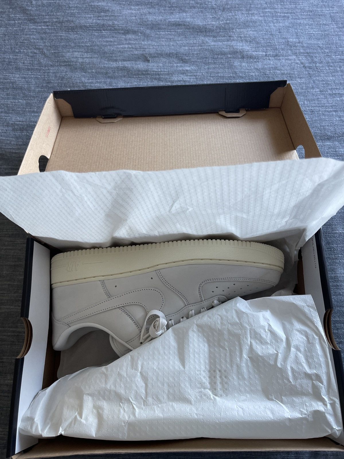 Nike Air Force 1 Summit White Size US 10.5 / EU 43-44 - 4 Thumbnail