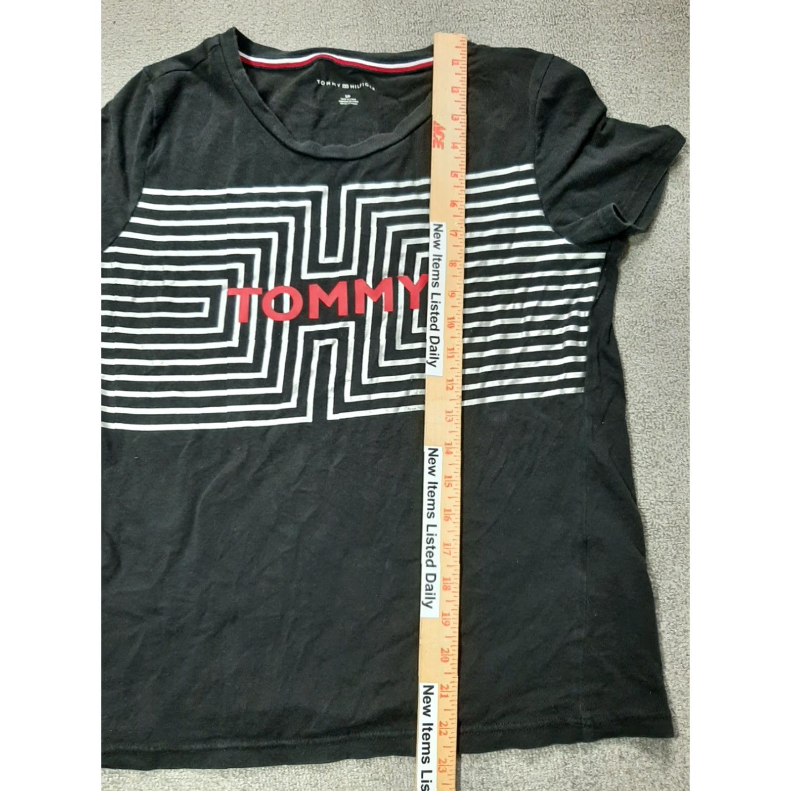 Tommy Hilfiger Tommy Hilfiger Womens Small S Black Spell out Top Shirt Shirt T-Shirt Casual All Seasons Womens S Black Spell out Top Shirt Size S / US 4 / IT 40 - 6 Thumbnail