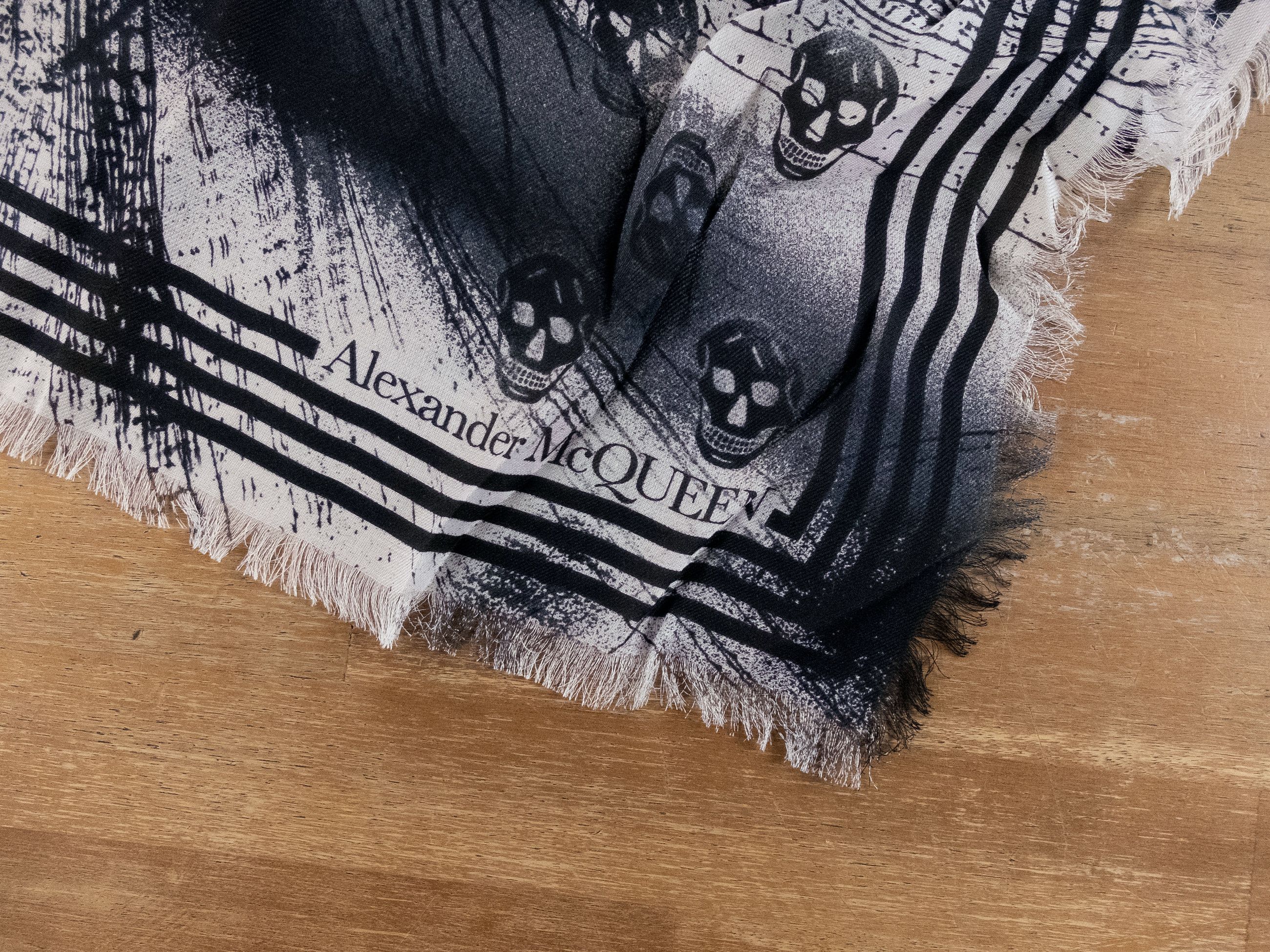 Alexander McQueen ALEXANDER MCQUEEN Dragonfly Biker white & black modal scarf Size ONE SIZE - 4 Thumbnail