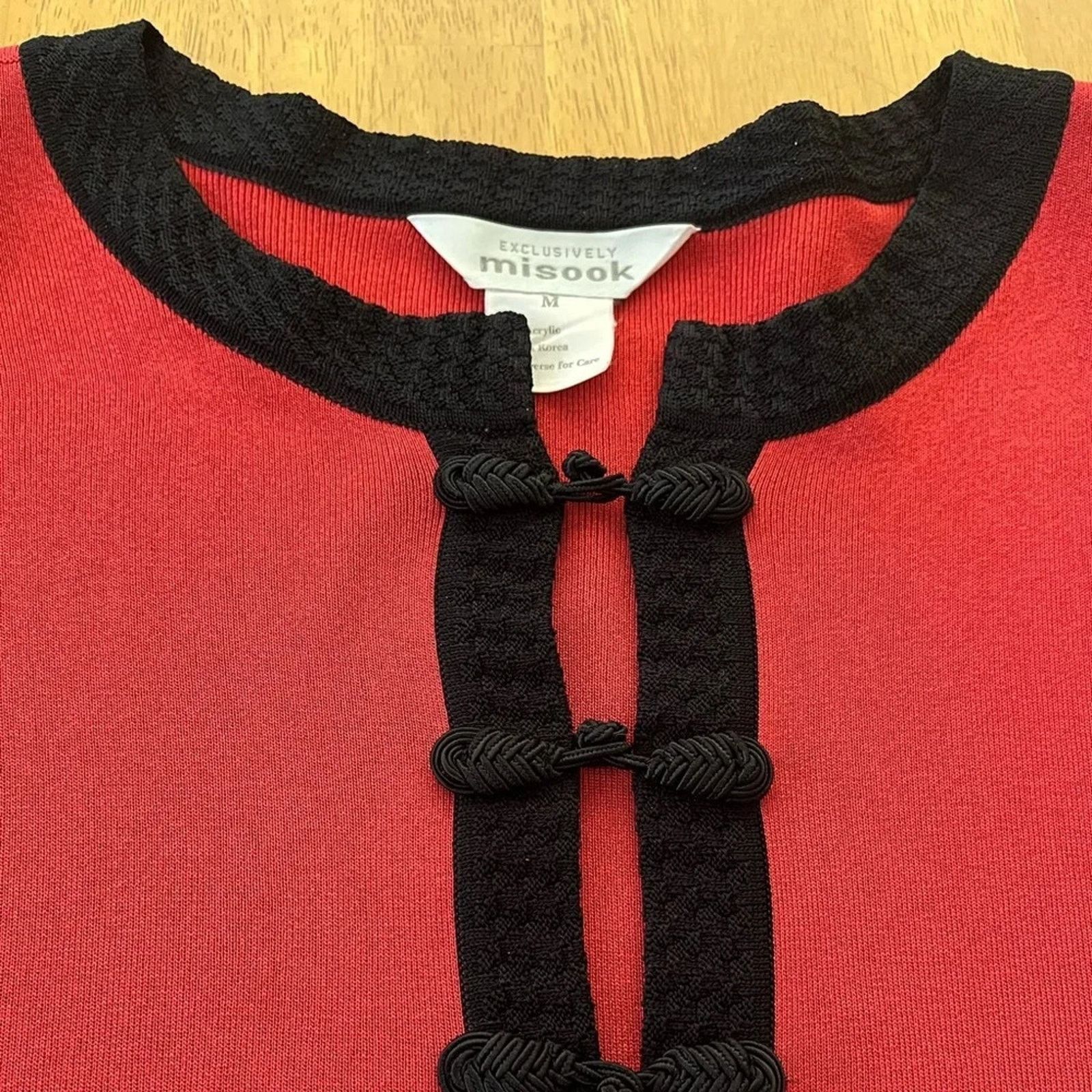 The Unbranded Brand Exclusively Misook red long sleeve top with black trim, M Size M / US 6-8 / IT 42-44 - 4 Thumbnail