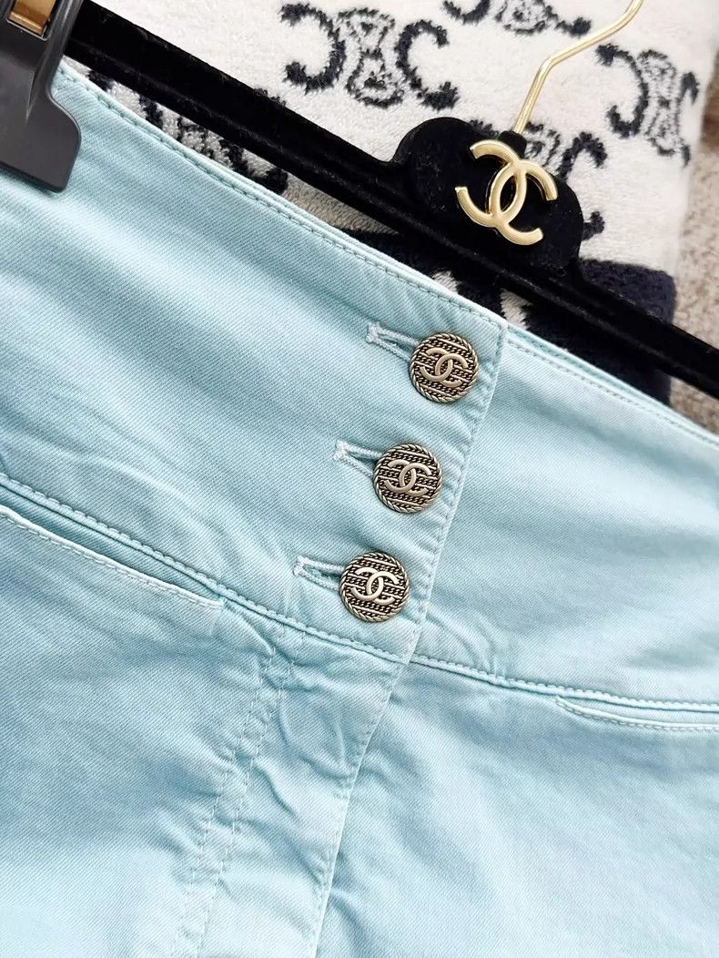 Chanel Chanel 19C sky blue side strap high-waisted shorts Size 24" / US 00 / IT 34 - 3 Thumbnail