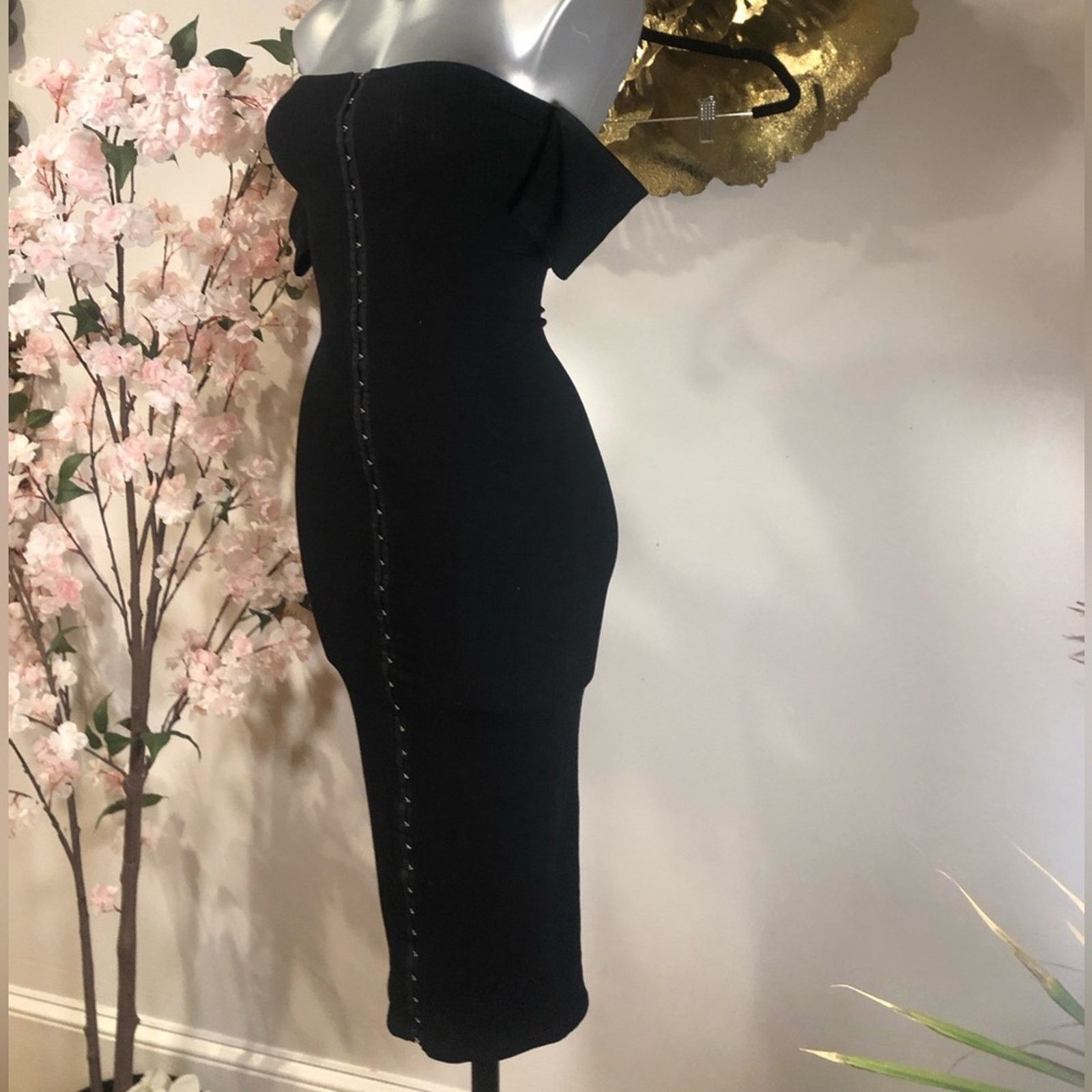Reformation Reformation Dress Body con front clasp row design Size M / US 6-8 / IT 42-44 - 7 Thumbnail