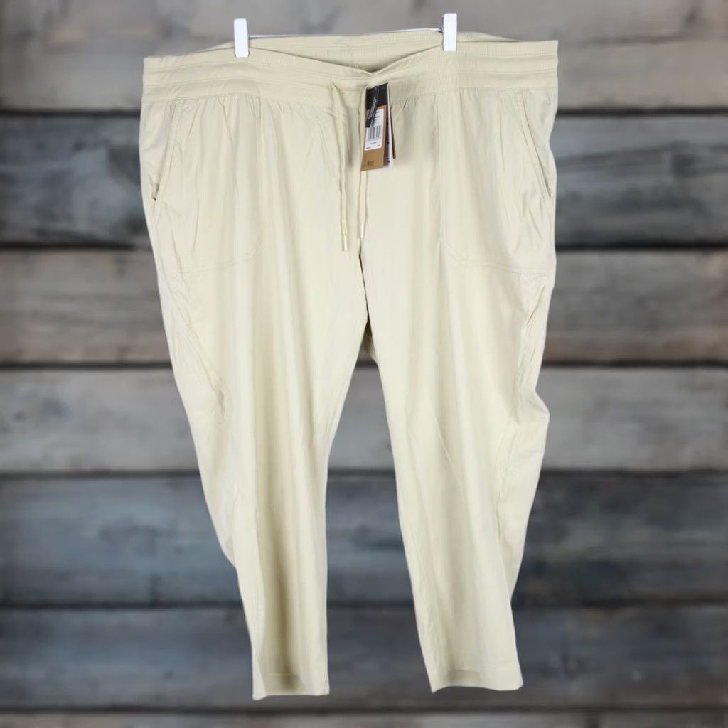 The North Face The North Face Women's Aphrodite Motion Capri Pants 3X Gravel Size 40" / US 18 - 1 Thumbnail