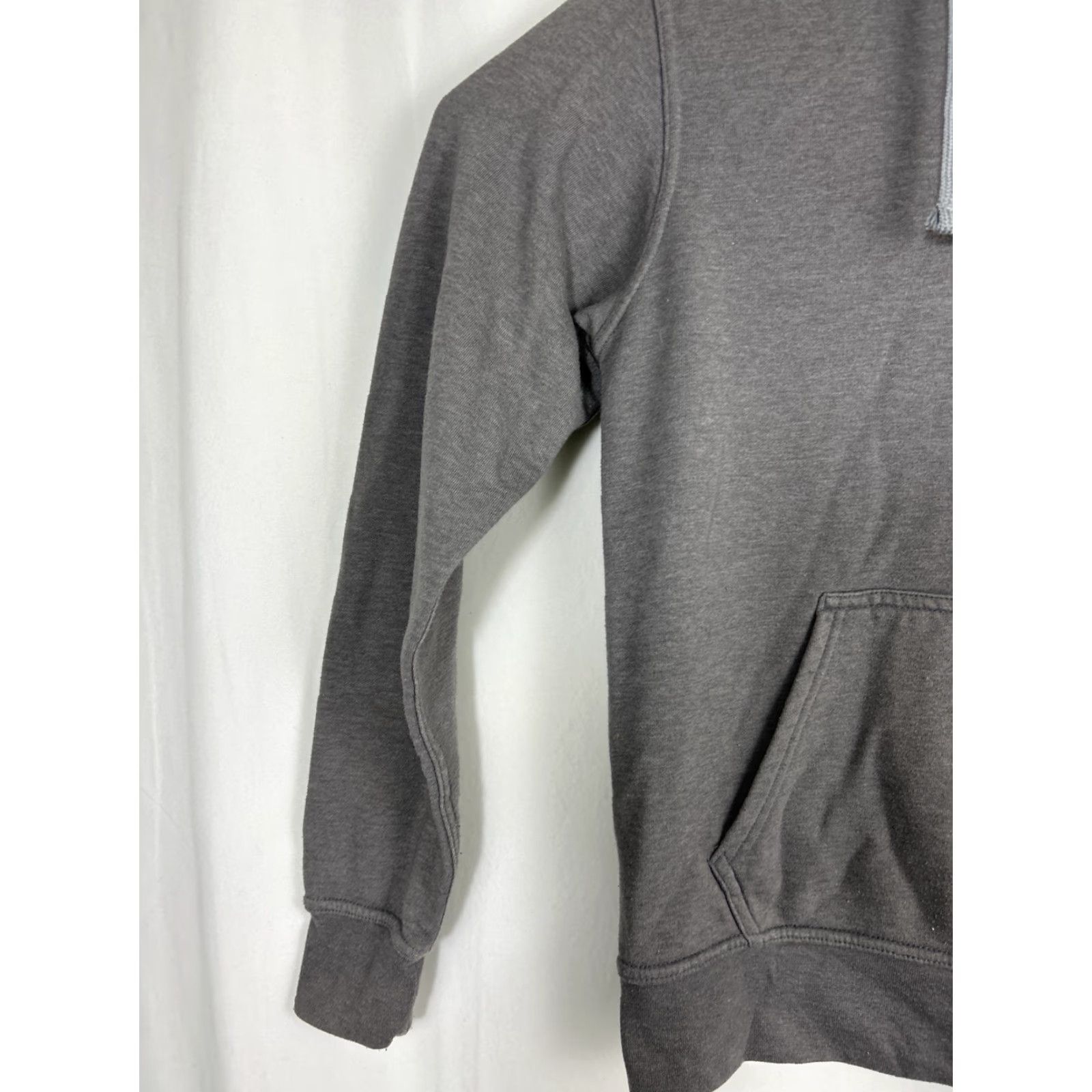 The North Face VINTAGE The North Face Mens Small Gray Pullover Hoodie Red Box Logo Patch Size US S / EU 44-46 / 1 - 2 Thumbnail