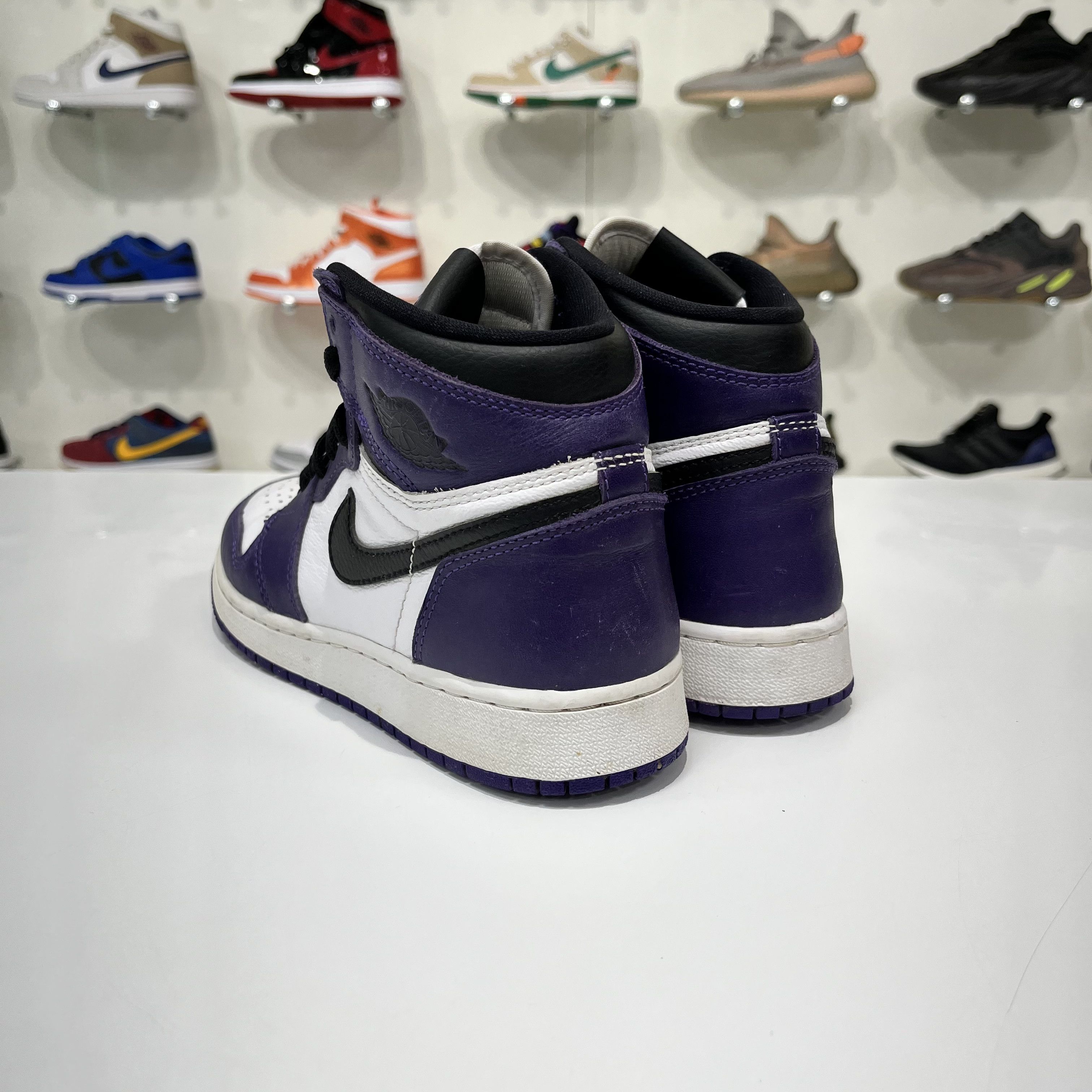 Nike Jordan 1 Retro High Court Purple White (GS) Size US 4 / IT 34 - 4 Thumbnail