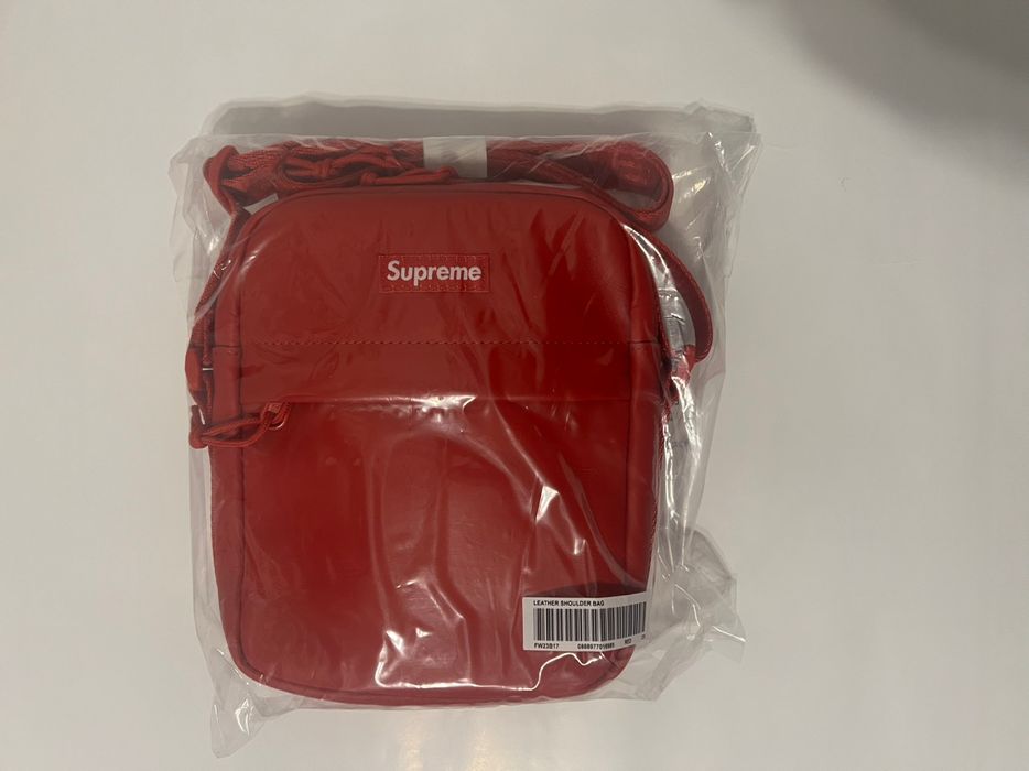 Leather bag Louis Vuitton x Supreme Red in Leather - 34222267