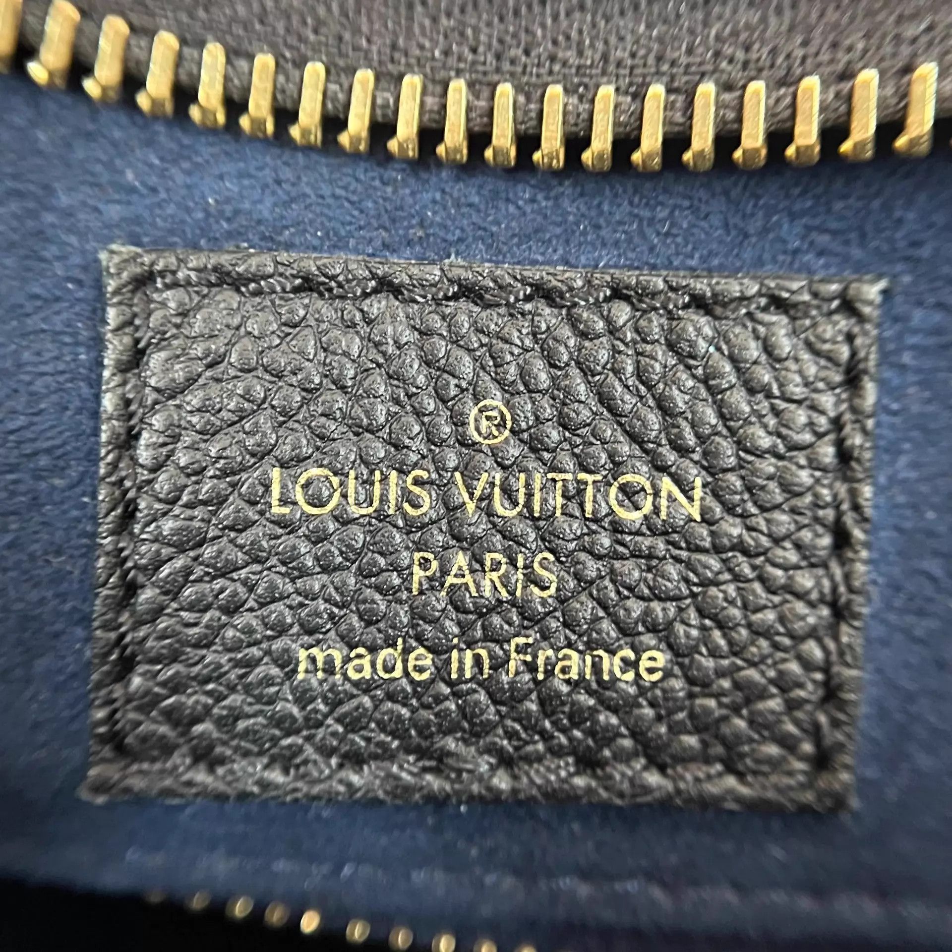 Louis Vuitton LV Carryall Small Embossed Monogram Calfskin Shoulder Bag Size ONE SIZE - 9 Thumbnail