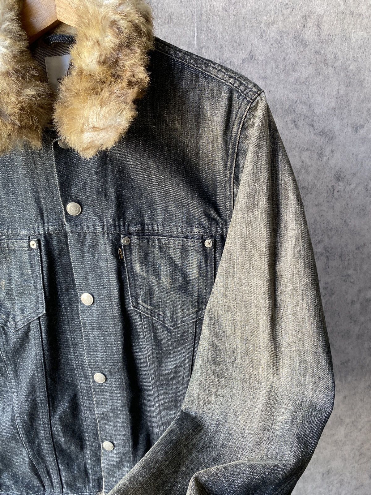 Japanese Brand 2000s Levi’s Fur Faded Black Denim Jacket Size US M / EU 48-50 / 2 - 6 Thumbnail