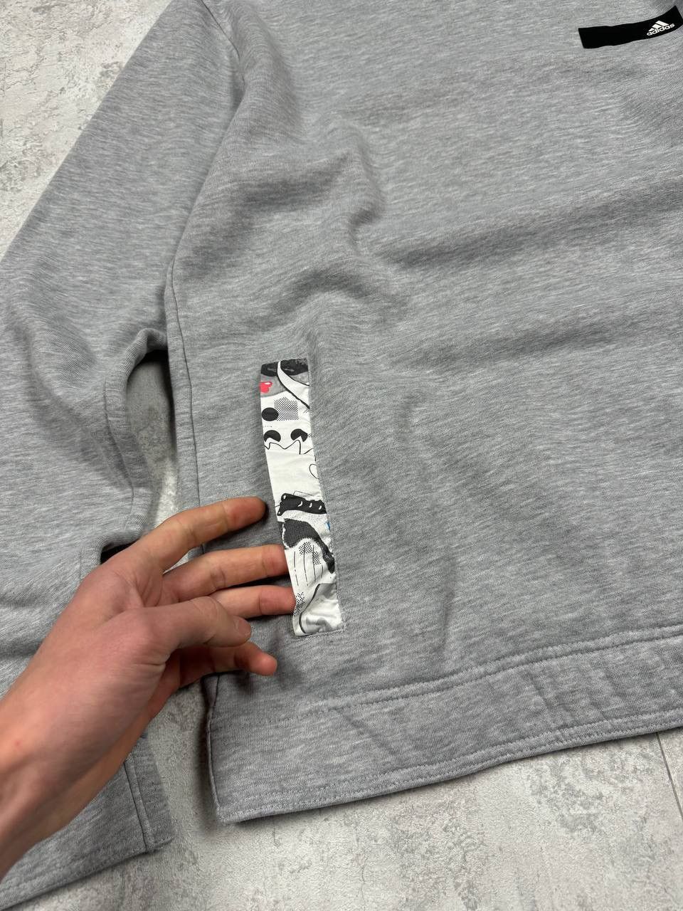Adidas Vintage Adidas Y2K Sweatshirt Big Logo On The Sleeve Size M Size US M / EU 48-50 / 2 - 4 Thumbnail