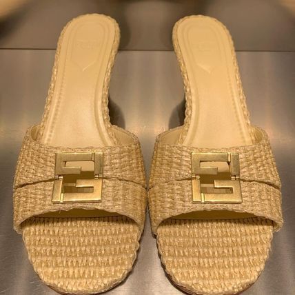 Fendi o1s1wg110825 Ffold in Golden/Natural Size US 8 / IT 38 - 1 Preview