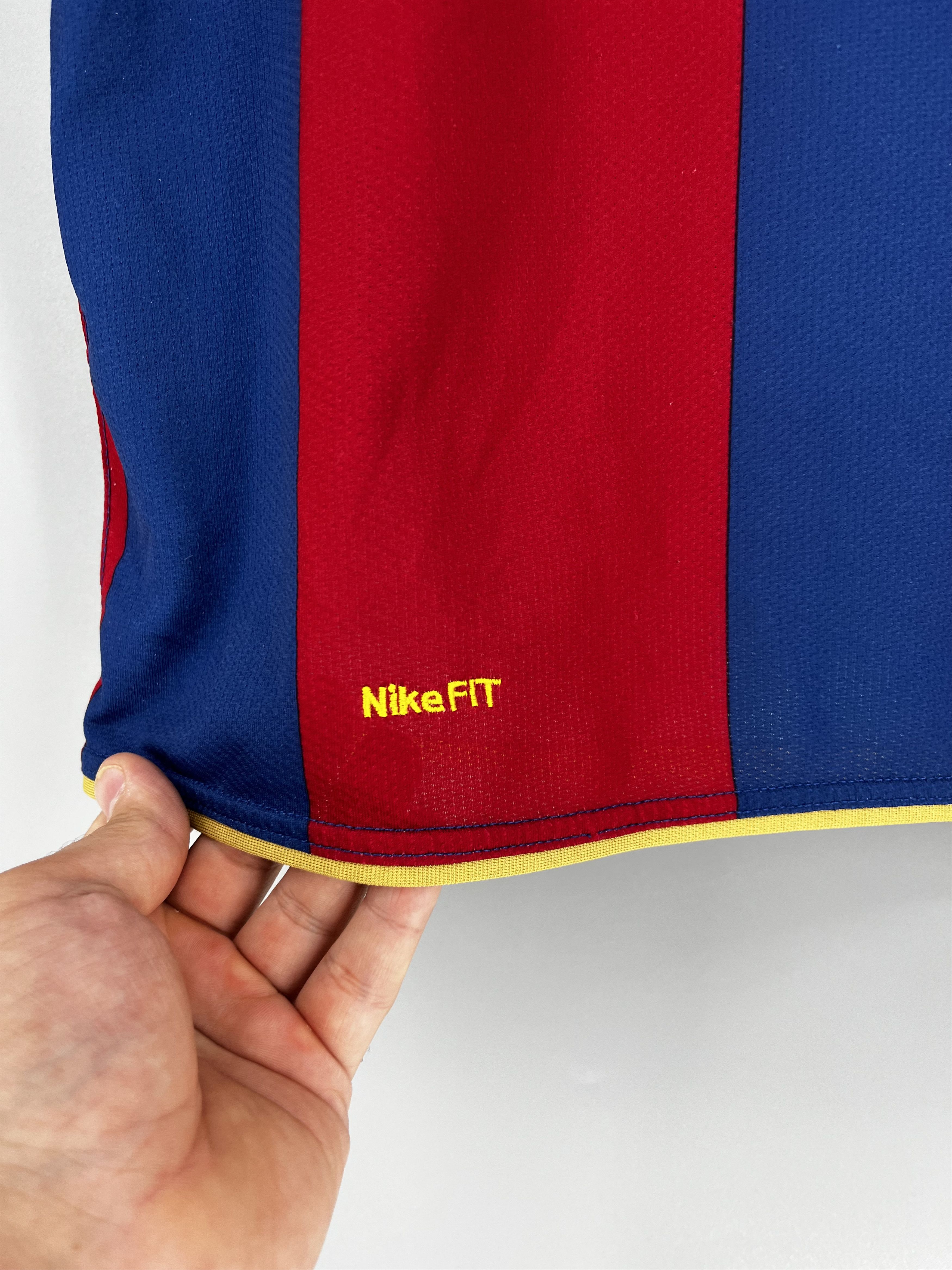 Nike Barcelona Nike 2007 Jersey Vintage Y-Shirts Size XL Size US XS / EU 42 / 0 - 12 Thumbnail