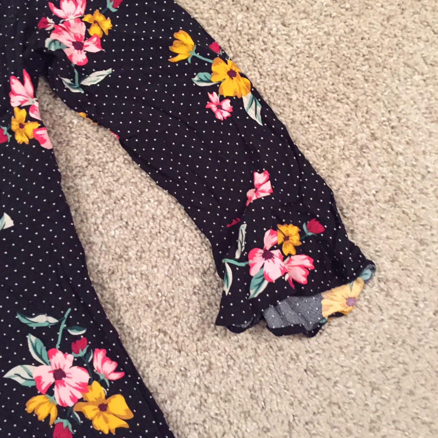 Old Navy Old Navy Dress Small Black Floral Long Sleeve Knee Length Round Neck Size S / US 4 / IT 40 - 3 Thumbnail