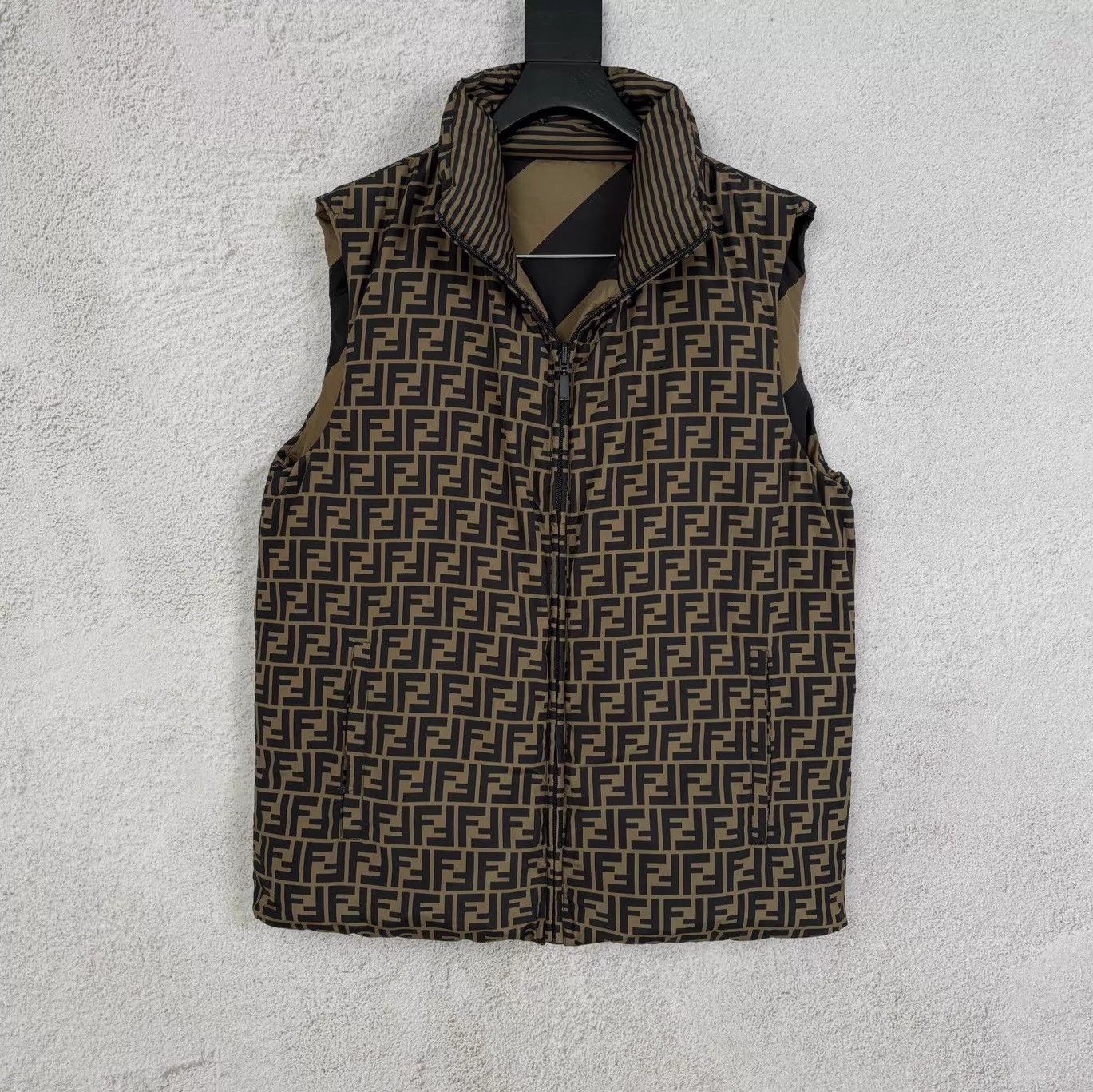 Fendi Fendi FF All Over Reversible Vest Brown Black Size 48 Size US M / EU 48-50 / 2 - 1 Thumbnail