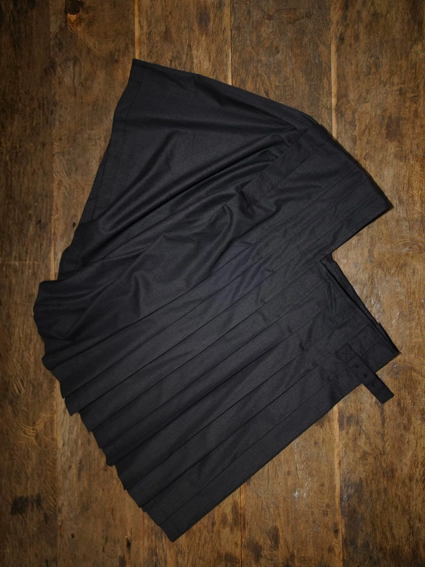 Comme des Garcons CDG Vintage Wool Pleated Asymmetric Skirt Size 26" / US 2 / IT 38 - 2 Thumbnail