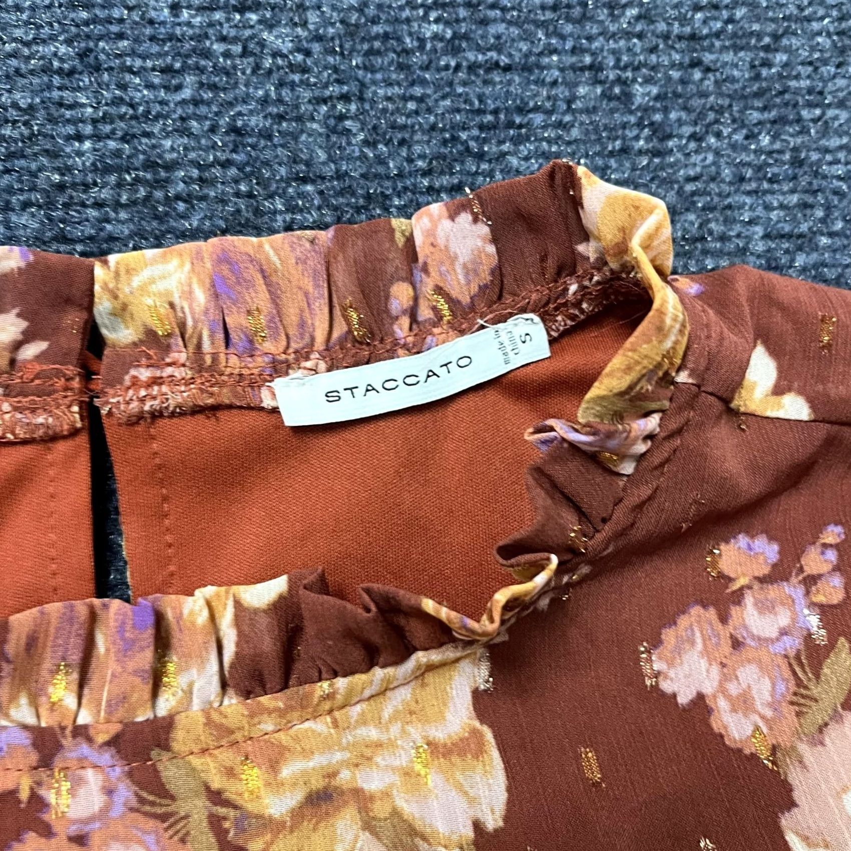 Vintage Staccato Shirt Womens Small Brown Floral Ruffle Sleeveless Top Blouse Boho Size S / US 4 / IT 40 - 2 Thumbnail