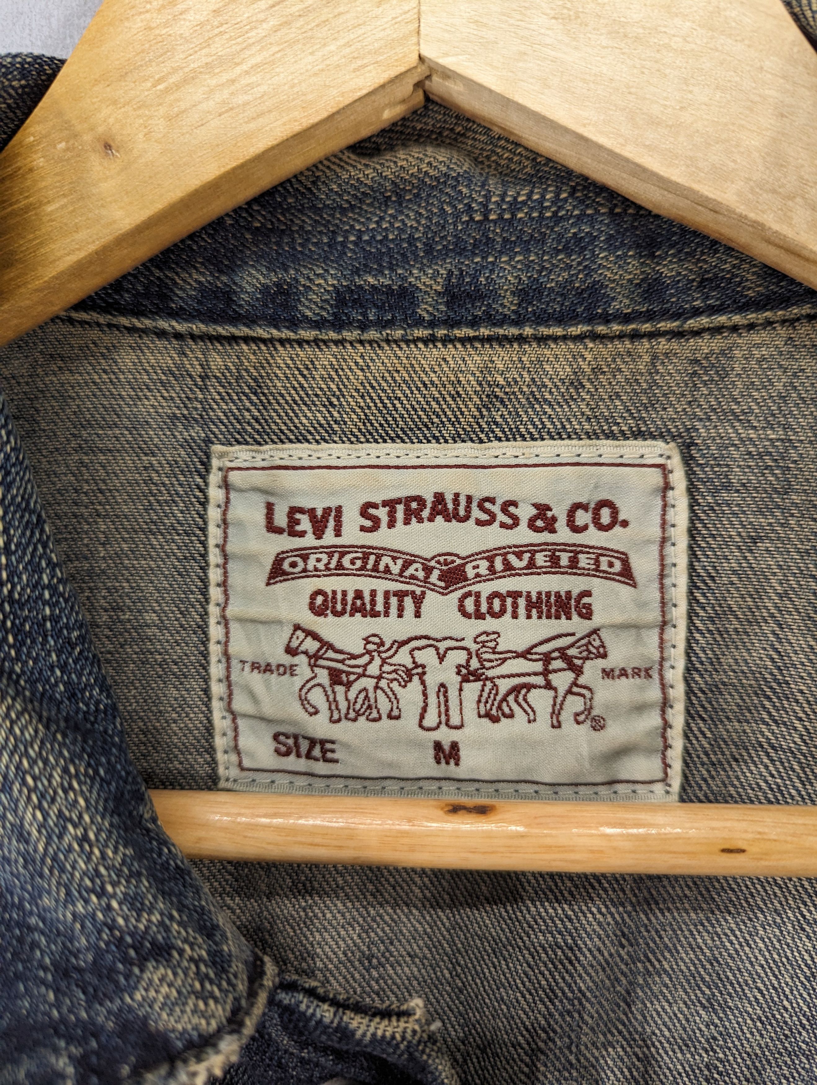 Levi's Vintage Levis Dirty Blue Distressed Denim Jacket Size US M / EU 48-50 / 2 - 13 Thumbnail